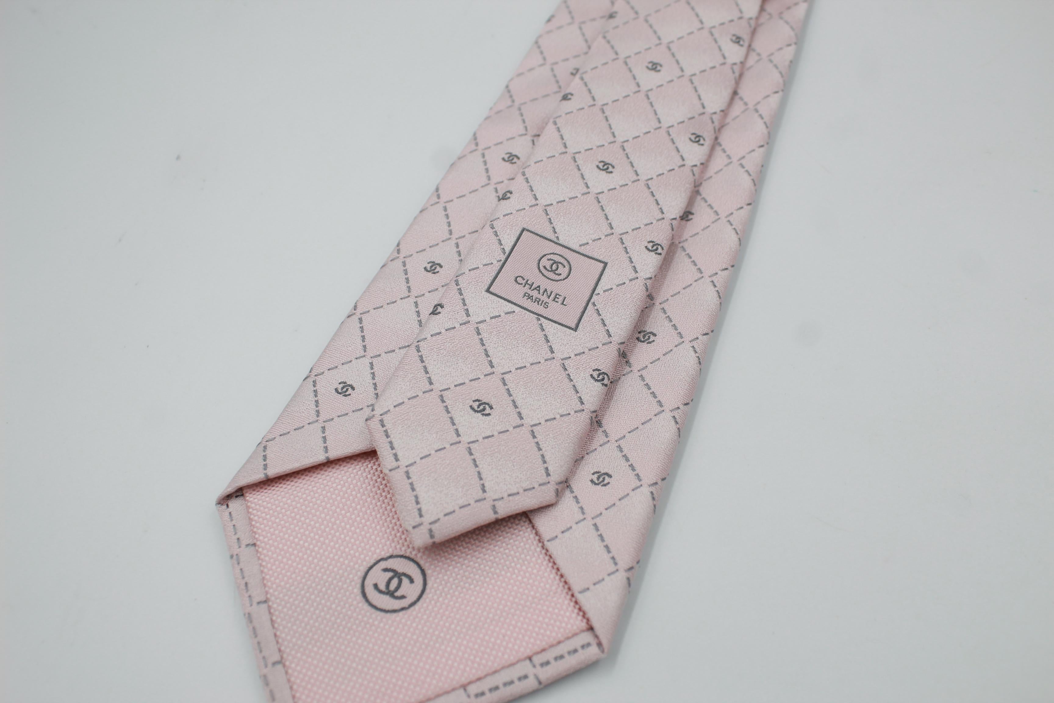 Gray Chanel tie in pink silk. For Sale