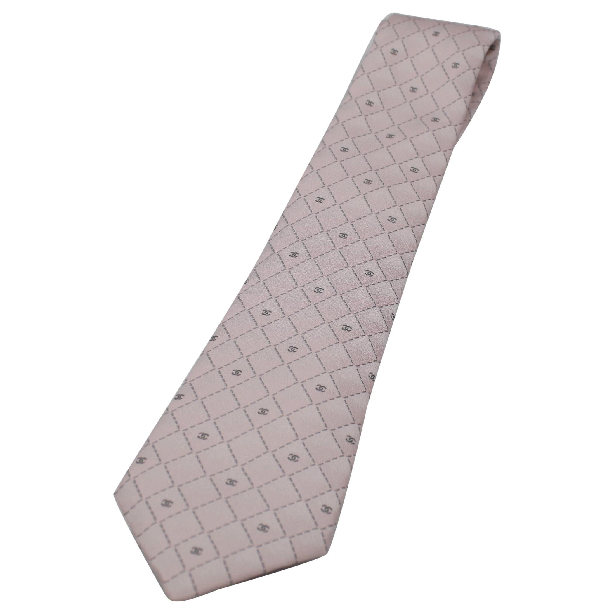 Chanel tie in pink silk. For Sale