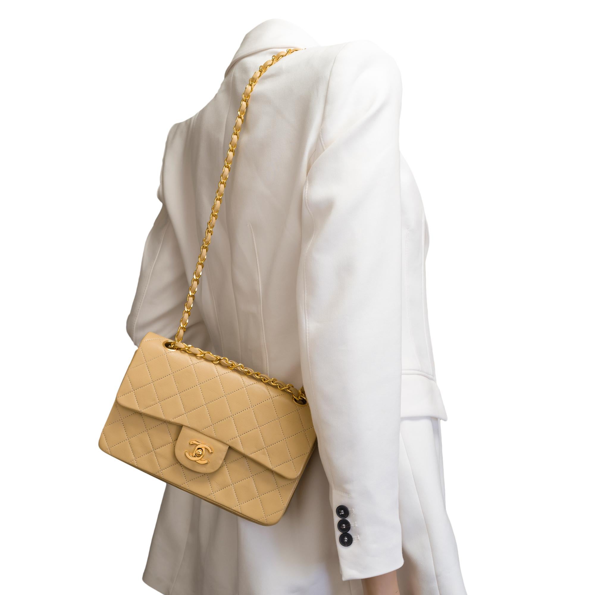 Chanel Timeless 23 cm double flap shoulder bag in beige quilted lambskin, GHW 6