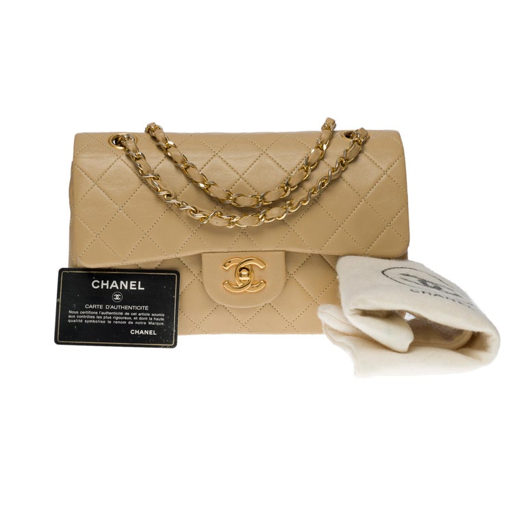 Chanel Timeless/Classic shoulder flap bag in beige quilted lambskin  leather, GHW For Sale at 1stDibs
