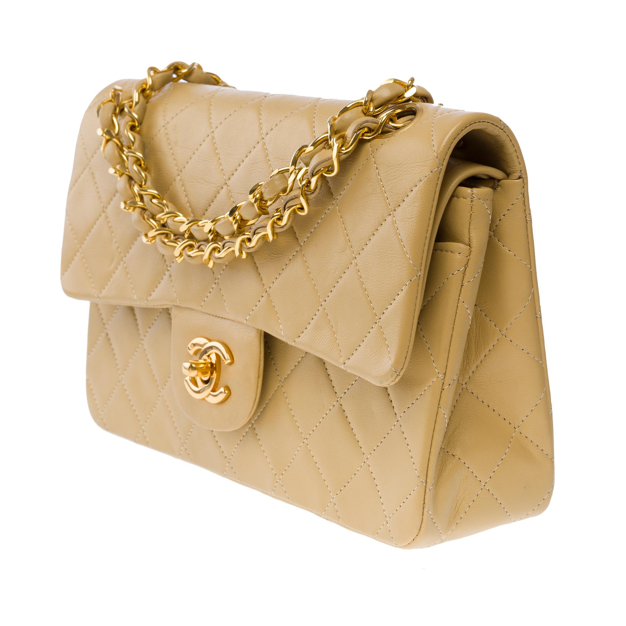 Chanel Timeless 23 cm double flap shoulder bag in beige quilted lambskin, GHW In Good Condition In Paris, IDF