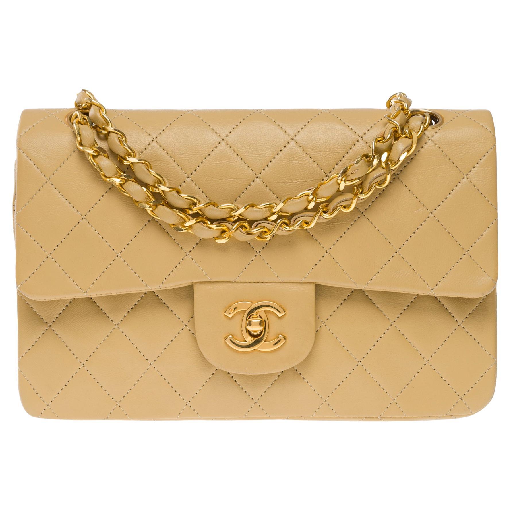 Chanel Timeless 23 cm double flap shoulder bag in beige quilted lambskin, GHW