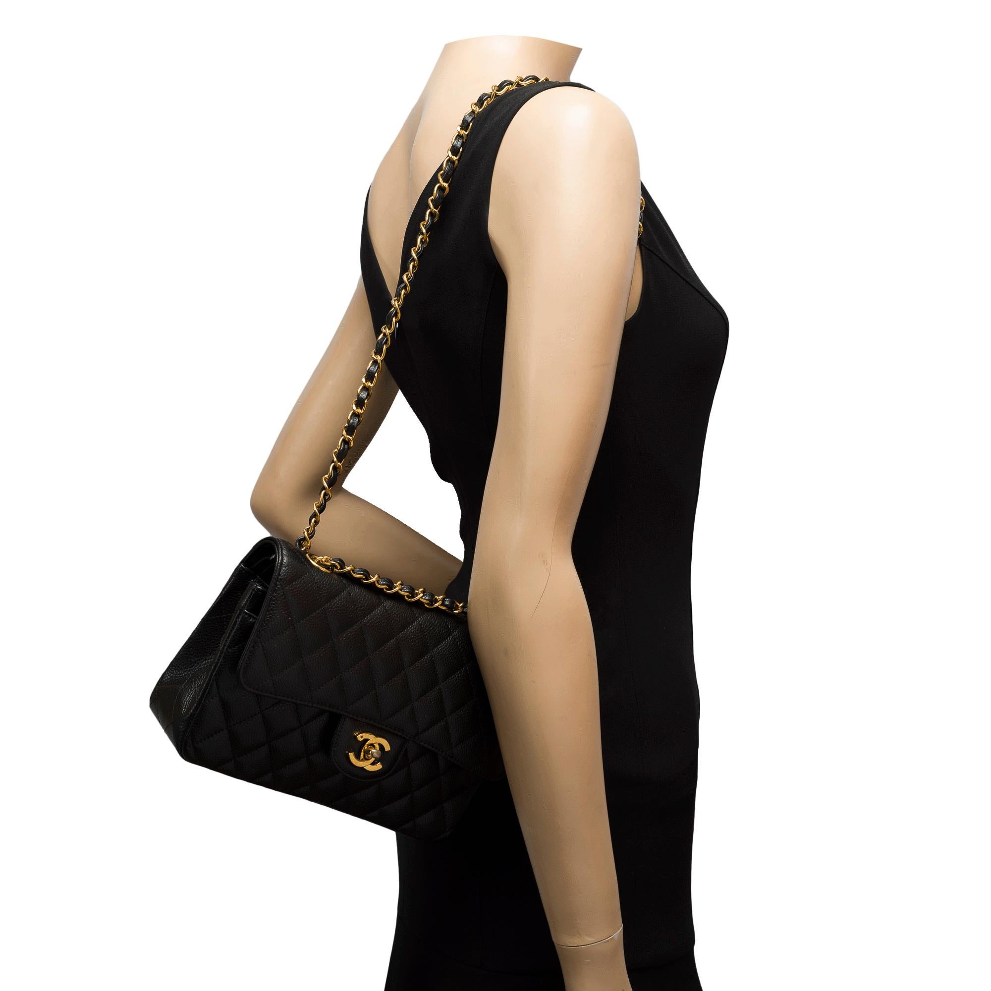 Bolso Chanel Timeless 23 de doble solapa en piel de caviar acolchada negra, GHW 6