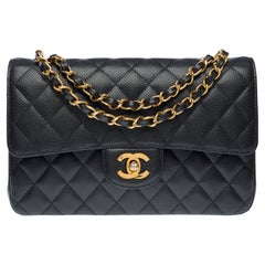 Bolso Chanel Timeless 23 de doble solapa en piel de caviar acolchada negra, GHW