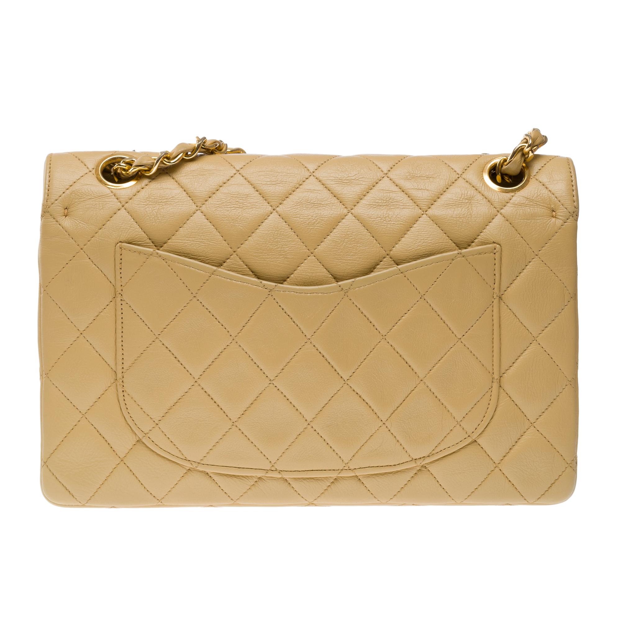 Chanel Timeless 23cm double flap shoulder bag in beige quilted lambskin, GHW In Good Condition For Sale In Paris, IDF