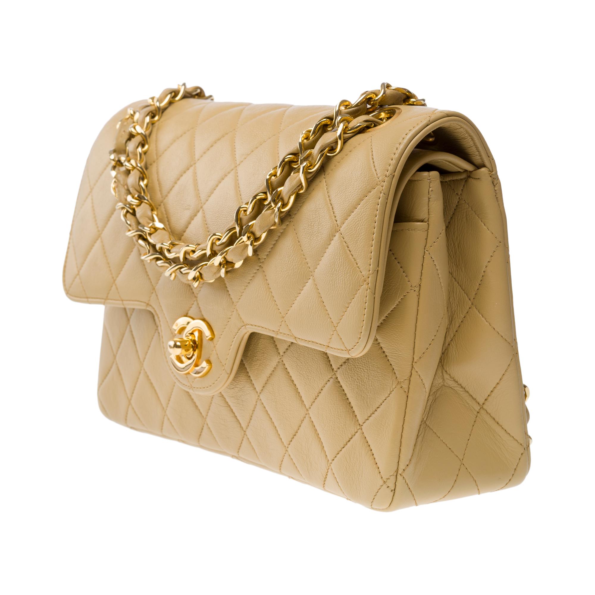 Women's Chanel Timeless 23cm double flap shoulder bag in beige quilted lambskin, GHW For Sale
