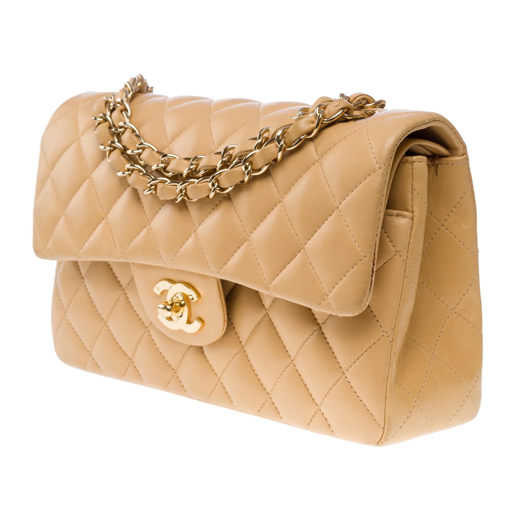 Chanel Timeless 23cm double flap shoulder bag in beige quilted lambskin, GHW For Sale 1