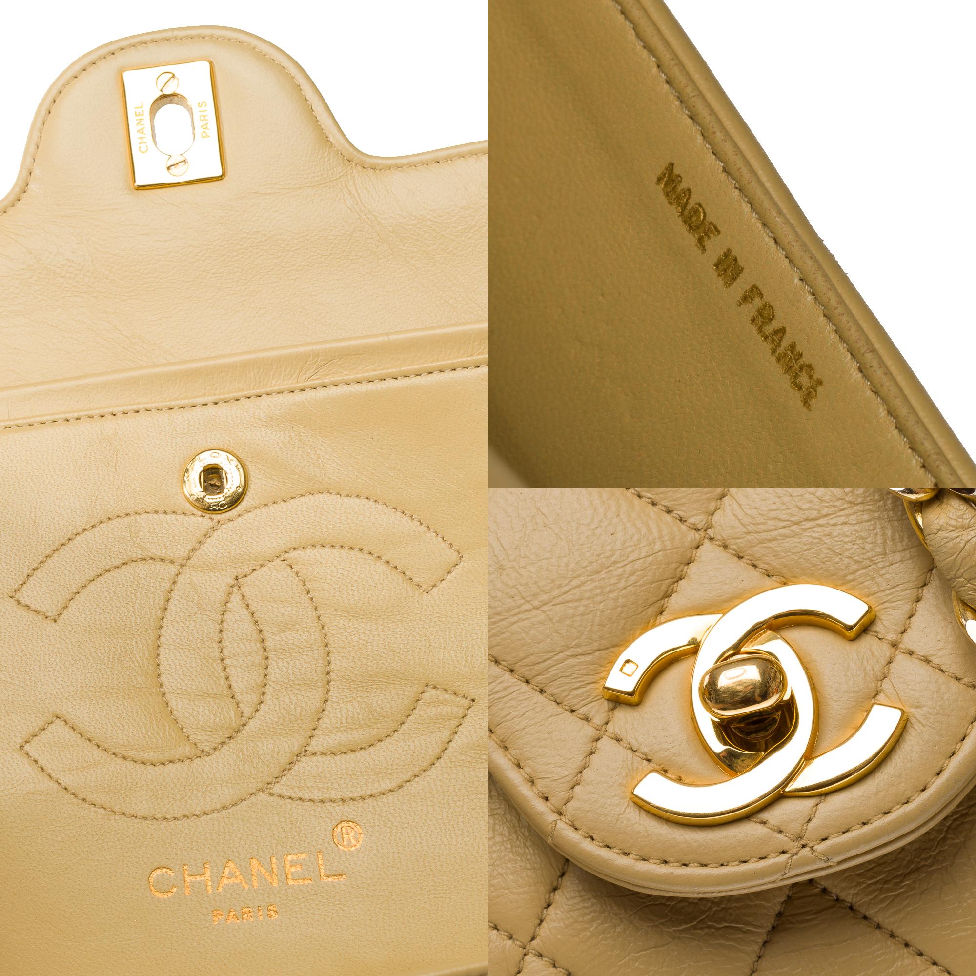 Chanel Timeless 23cm Umhängetasche mit doppelter Klappe aus beigem gestepptem Lammfell, GHW im Angebot 2