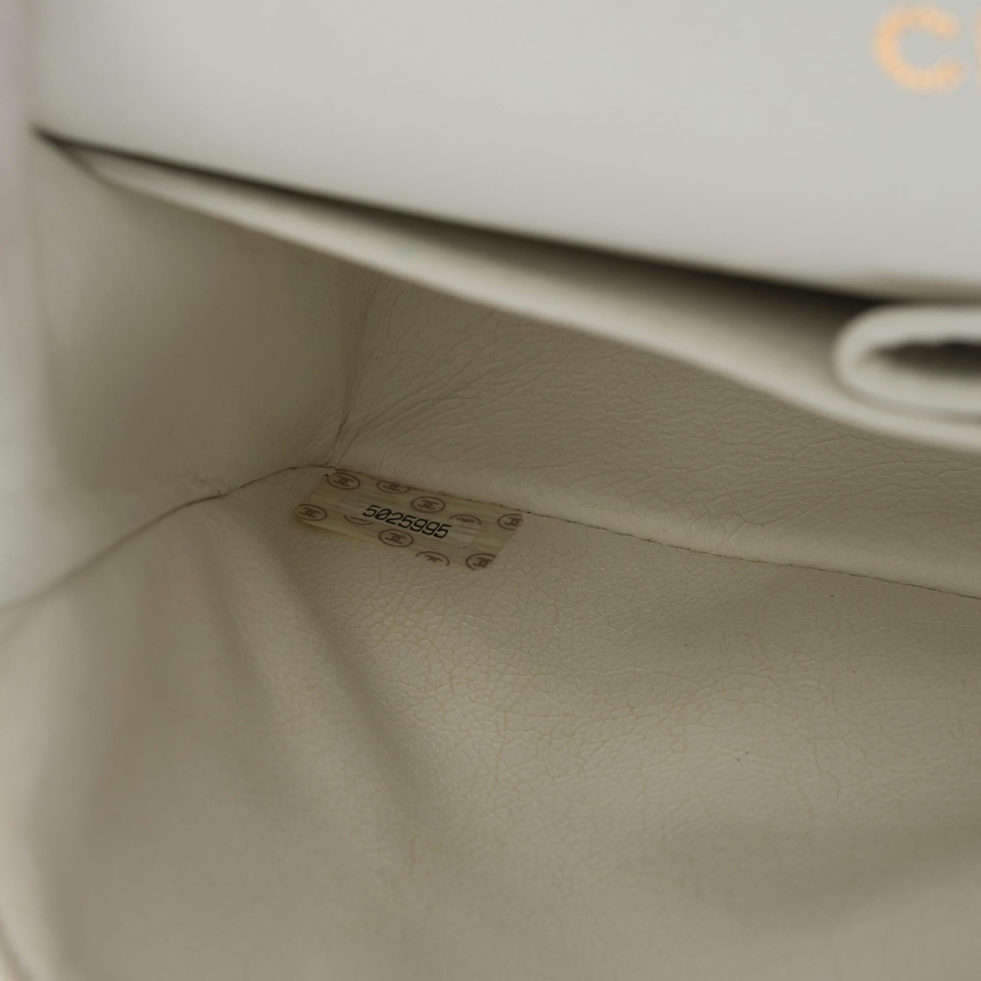 Chanel Timeless 23cm double flap Shoulder bag in White quilted lambskin, GHW In Good Condition In Paris, IDF