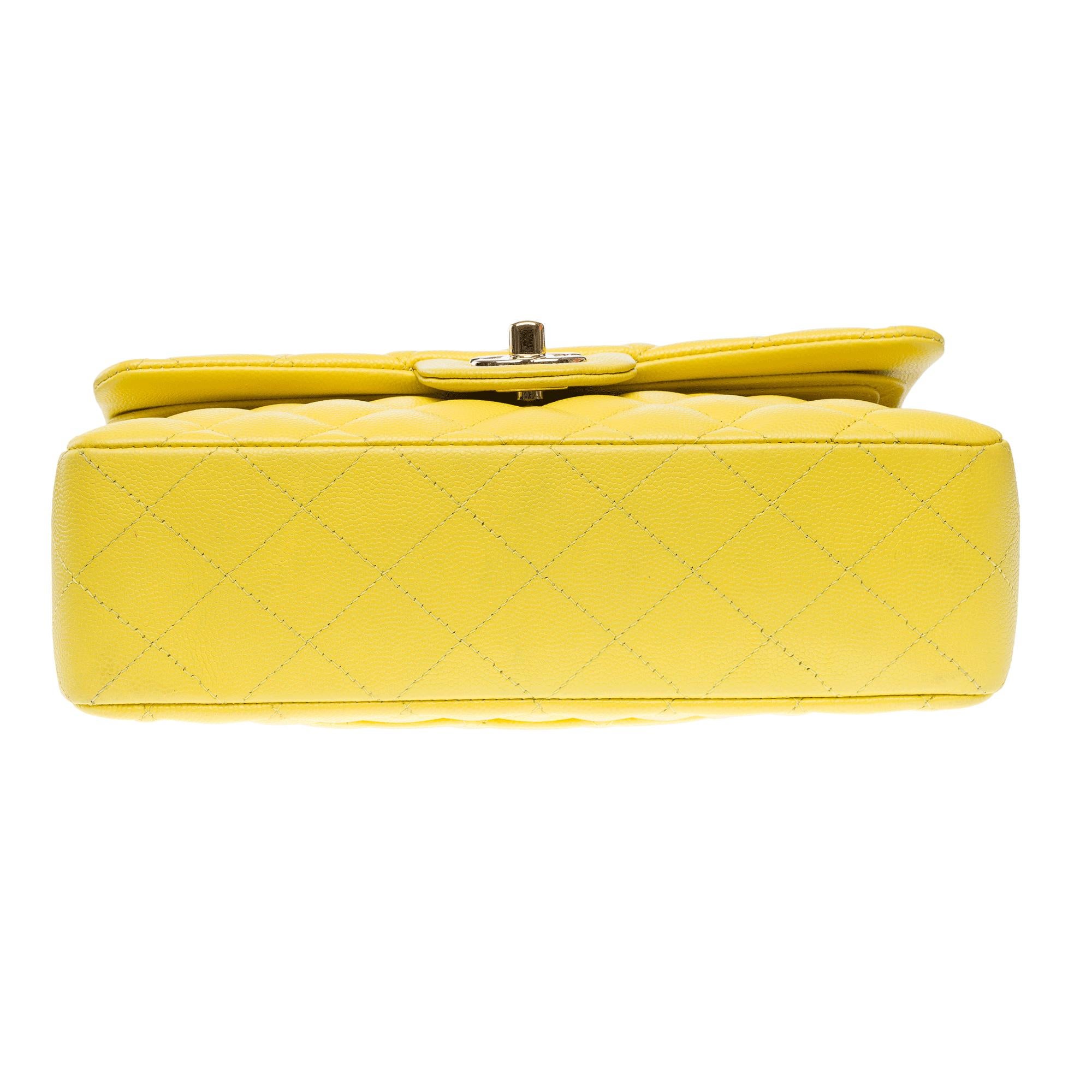 Chanel Timeless Bolso de hombro de 23 cm en piel de caviar acolchada amarilla , CHW en venta 5