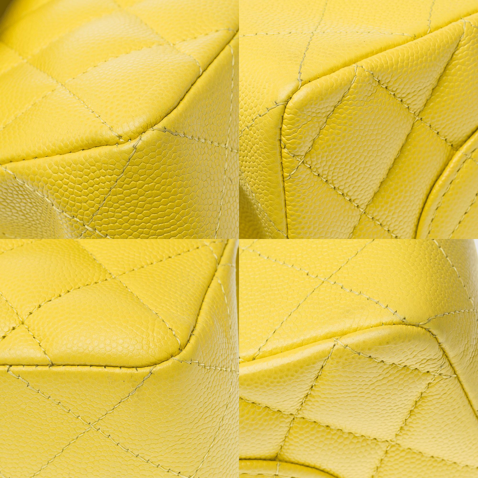 Chanel Timeless Bolso de hombro de 23 cm en piel de caviar acolchada amarilla , CHW en venta 6