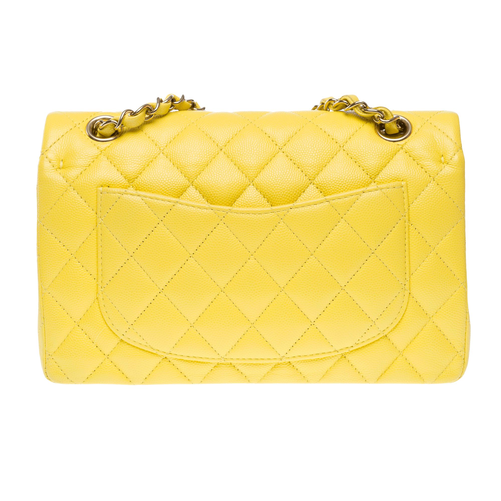 Chanel Timeless Bolso de hombro de 23 cm en piel de caviar acolchada amarilla , CHW Amarillo en venta