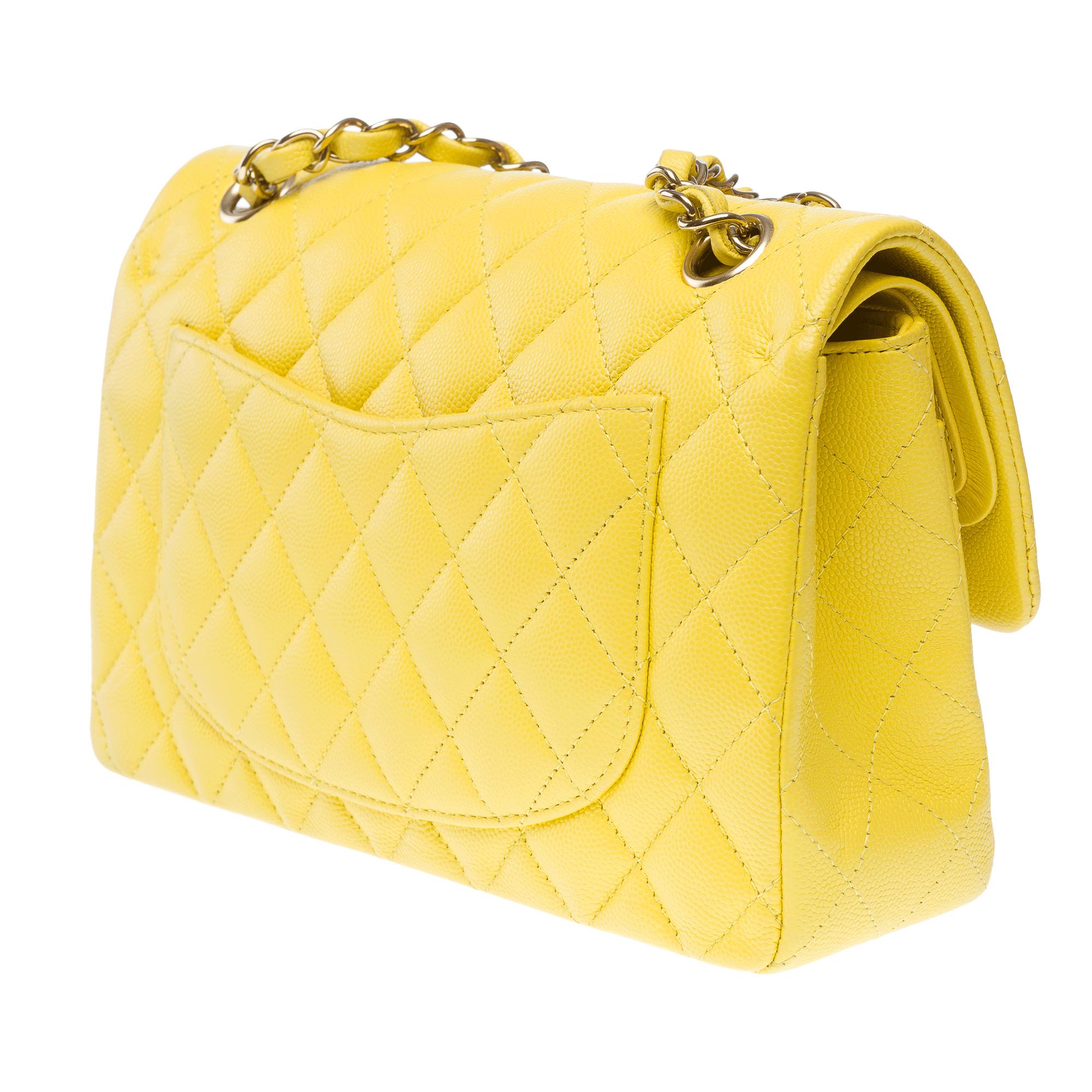 De las mujeres Chanel Timeless Bolso de hombro de 23 cm en piel de caviar acolchada amarilla , CHW en venta