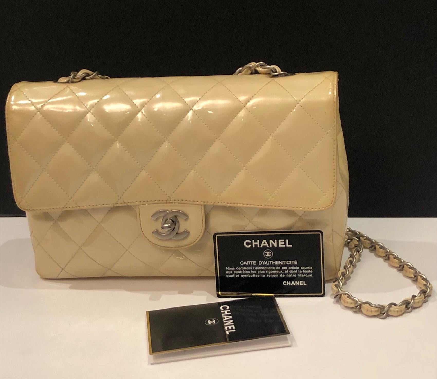 Women's CHANEL Timeless 2.55 Flap Bag Patent Leather Cream Circa 2000 For Sale