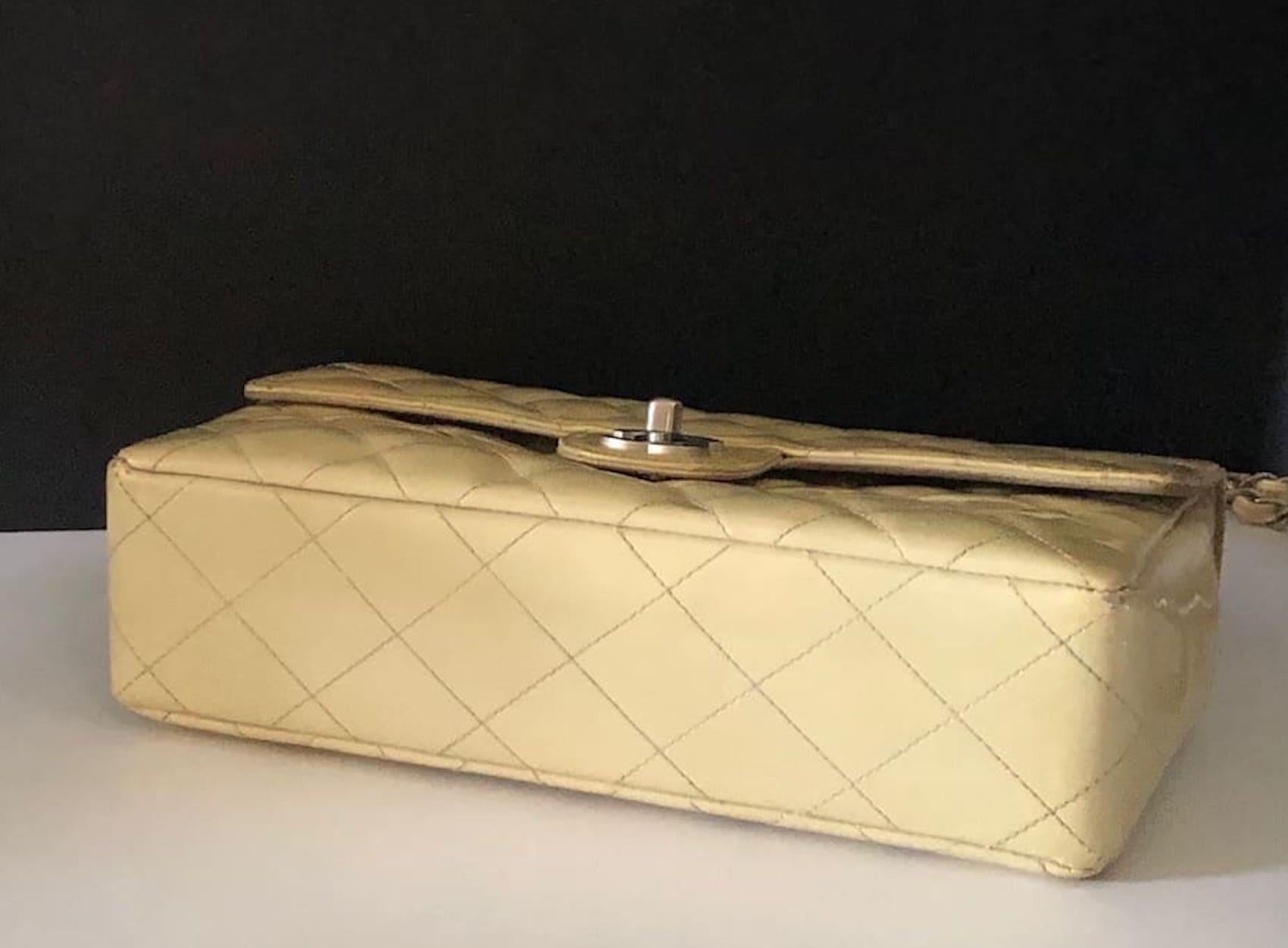 CHANEL Timeless 2.55 Flap Bag Patent Leather Cream Circa 2000 For Sale 3