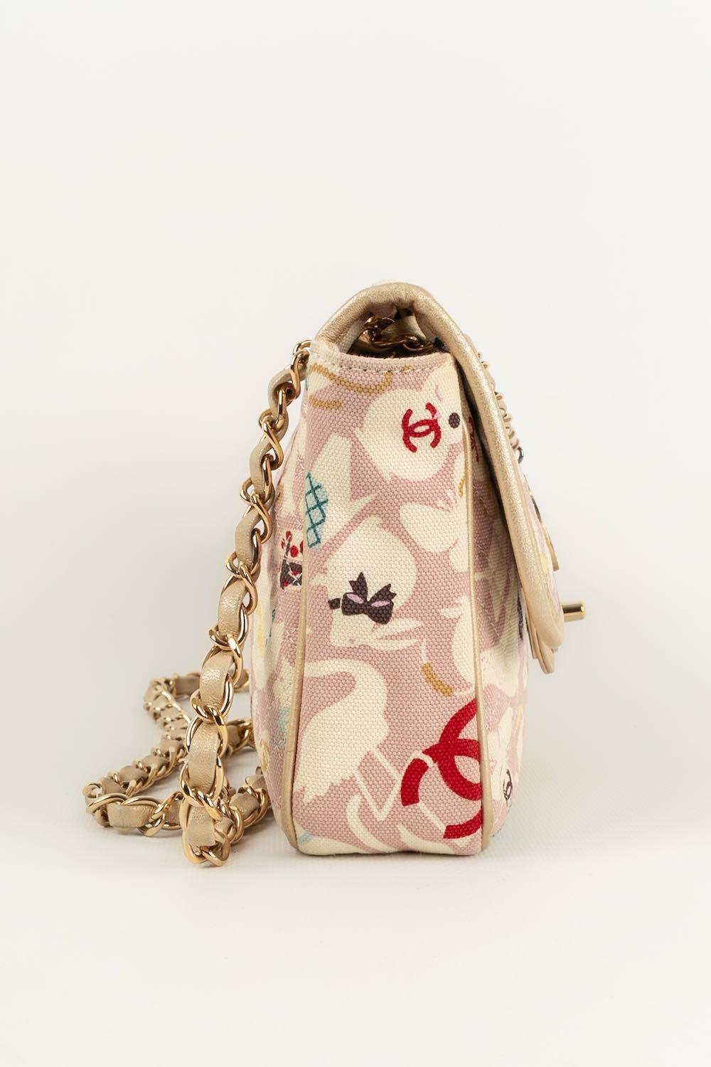 Chanel - (Made in Italy) Cotton bag printed with animals in shades of pink and white. Champagne metal attributes, leather finishes. Serial number present. Collection 2007. 
To note, the canvas is a little term and the metal parts are