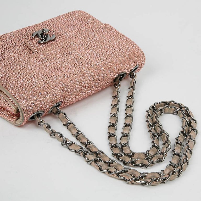 Timeless Classic pink chanel bag Leather ref.890255 - Joli Closet