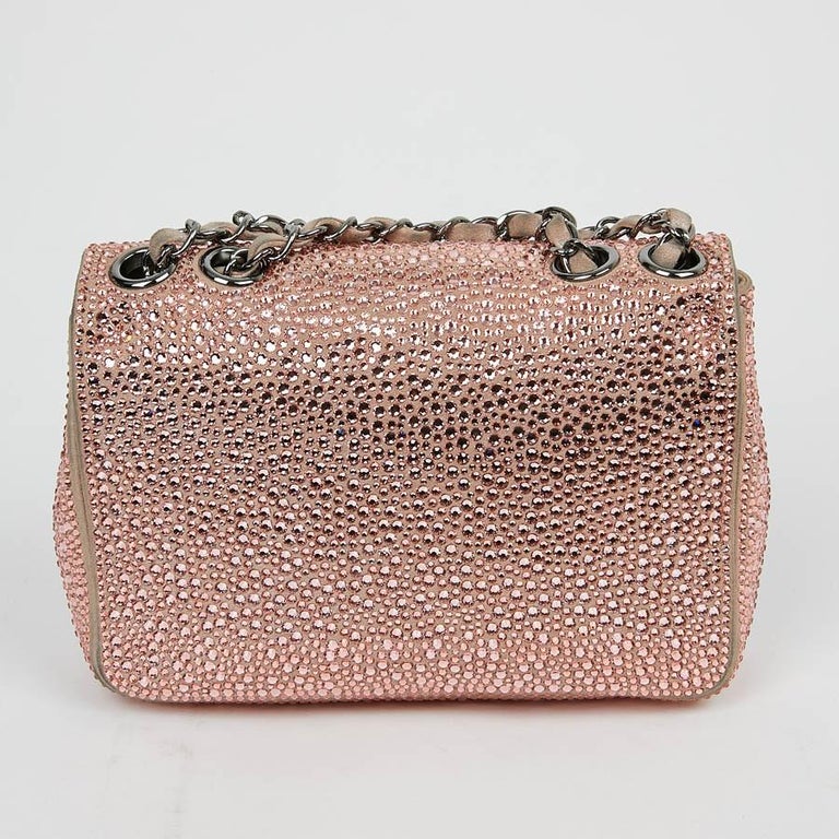 Timeless Classic pink chanel bag Leather ref.890255 - Joli Closet