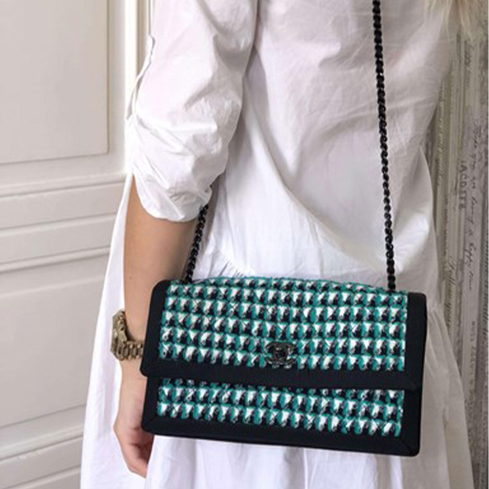 Noir Chanel 2016 Timeless Black Green & White Tweed Houndstooth Crossbody Bag en vente