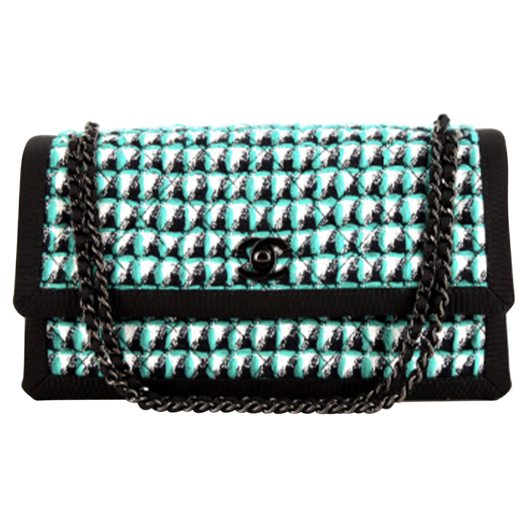 Chanel 2016 Timeless Black Green & White Tweed Houndstooth Crossbody Bag en vente