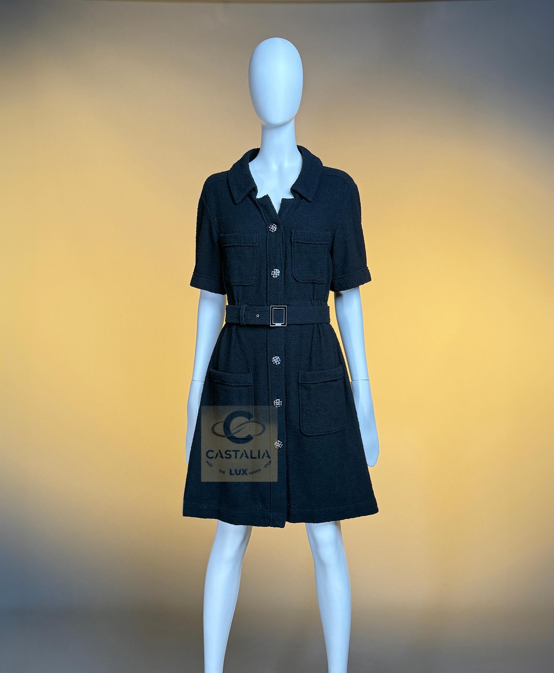 CHANEL Vestido intemporal de tweed negro con cinturón con logotipo 36 FR en venta 9