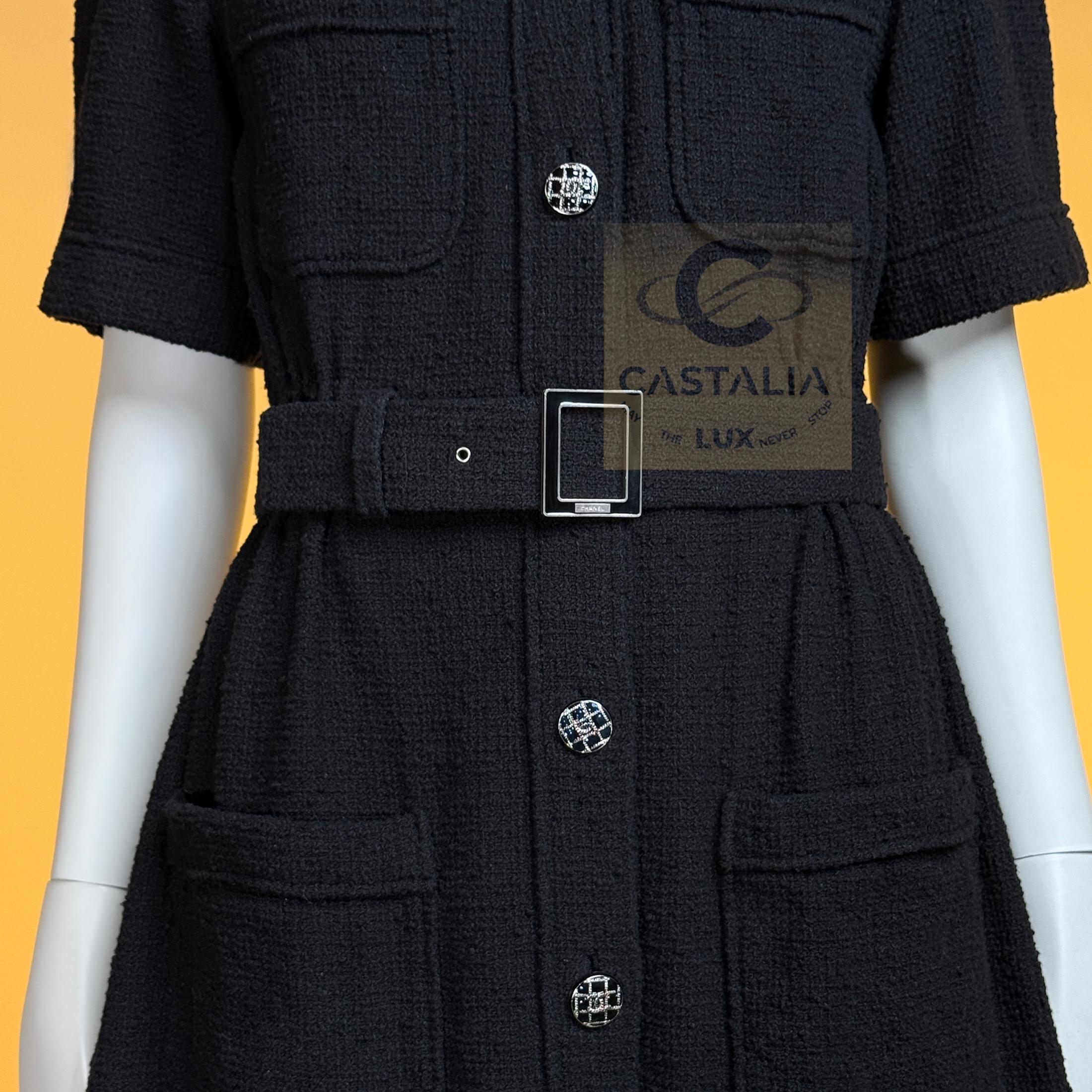 CHANEL Vestido intemporal de tweed negro con cinturón con logotipo 36 FR en venta 11