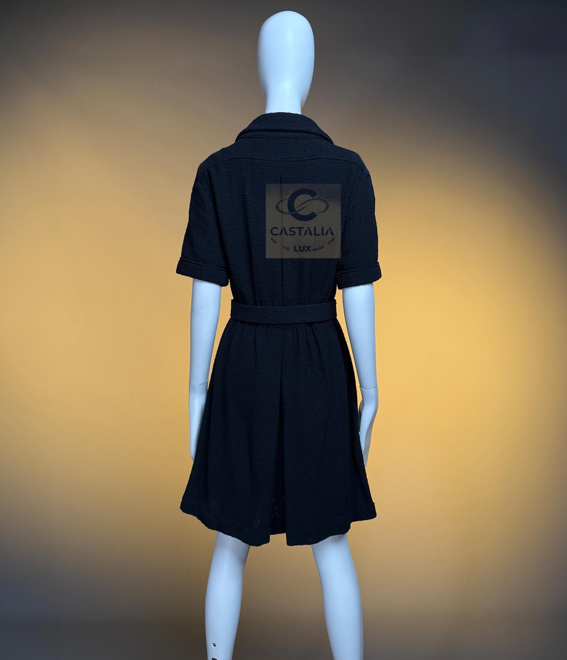 CHANEL Vestido intemporal de tweed negro con cinturón con logotipo 36 FR en venta 13