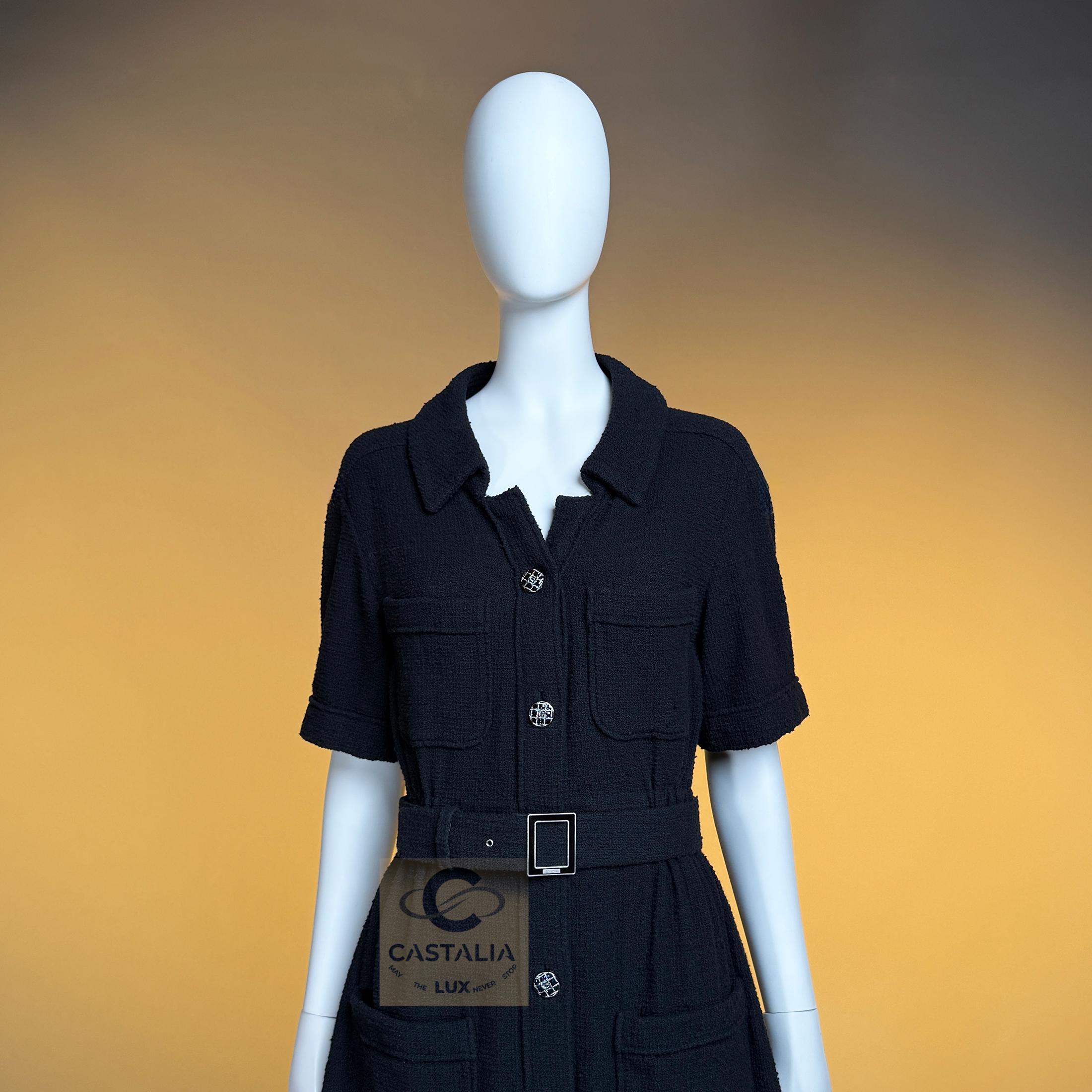 CHANEL Vestido intemporal de tweed negro con cinturón con logotipo 36 FR en venta 2
