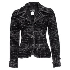 Chanel - Veste en tweed noir Timeless avec boutons CC