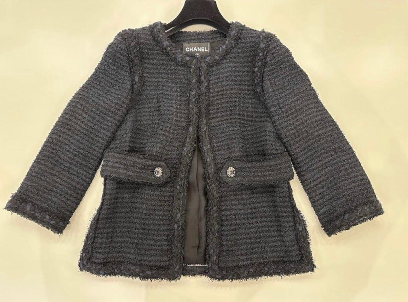 CHANEL Timeless Black Tweed Jacket with CC Gripoix Buttons 40 FR Unisexe en vente
