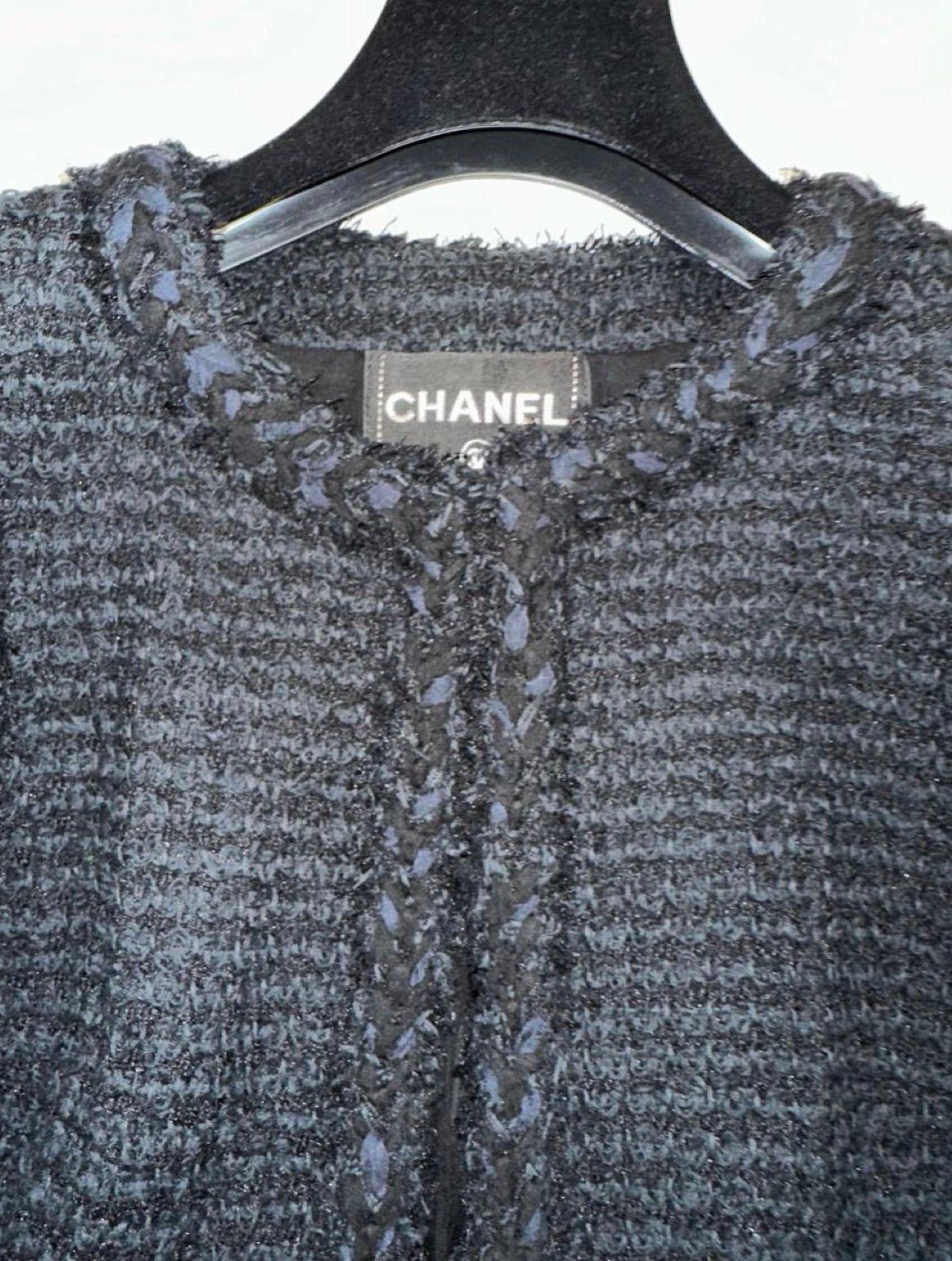 CHANEL Timeless Black Tweed Jacket with CC Gripoix Buttons 40 FR en vente 2