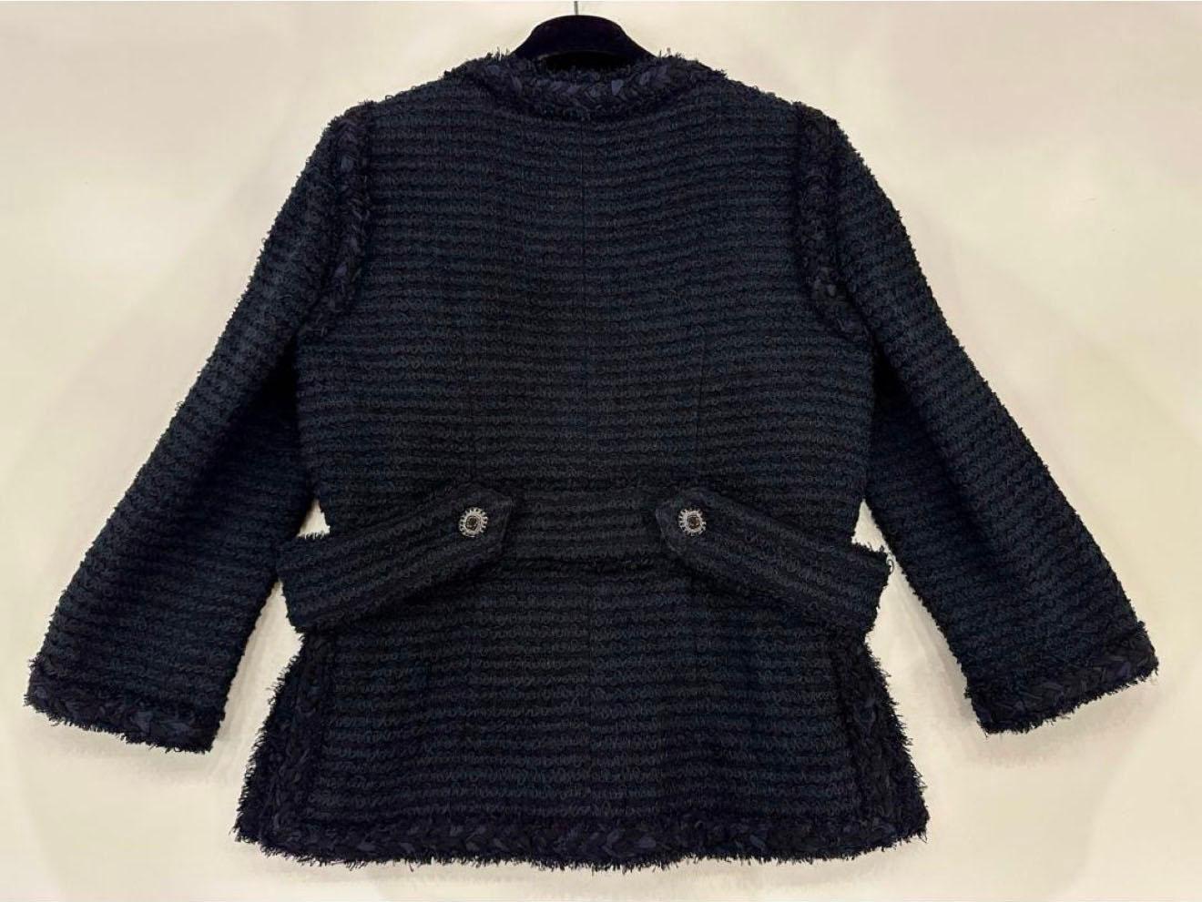 CHANEL Timeless Black Tweed Jacket with CC Gripoix Buttons 40 FR en vente 3