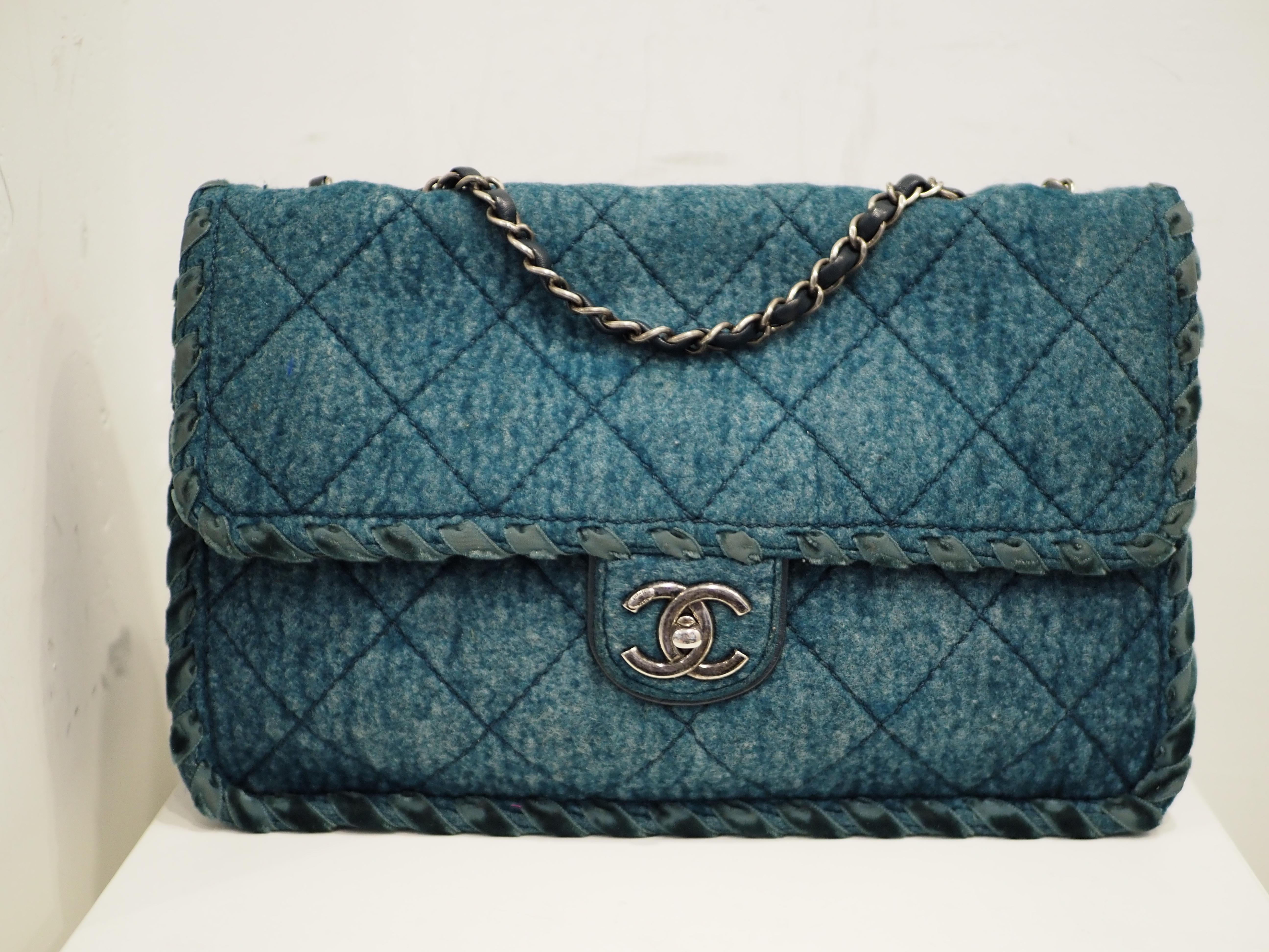 Chanel timeless blue fabric shoulder bag For Sale 3
