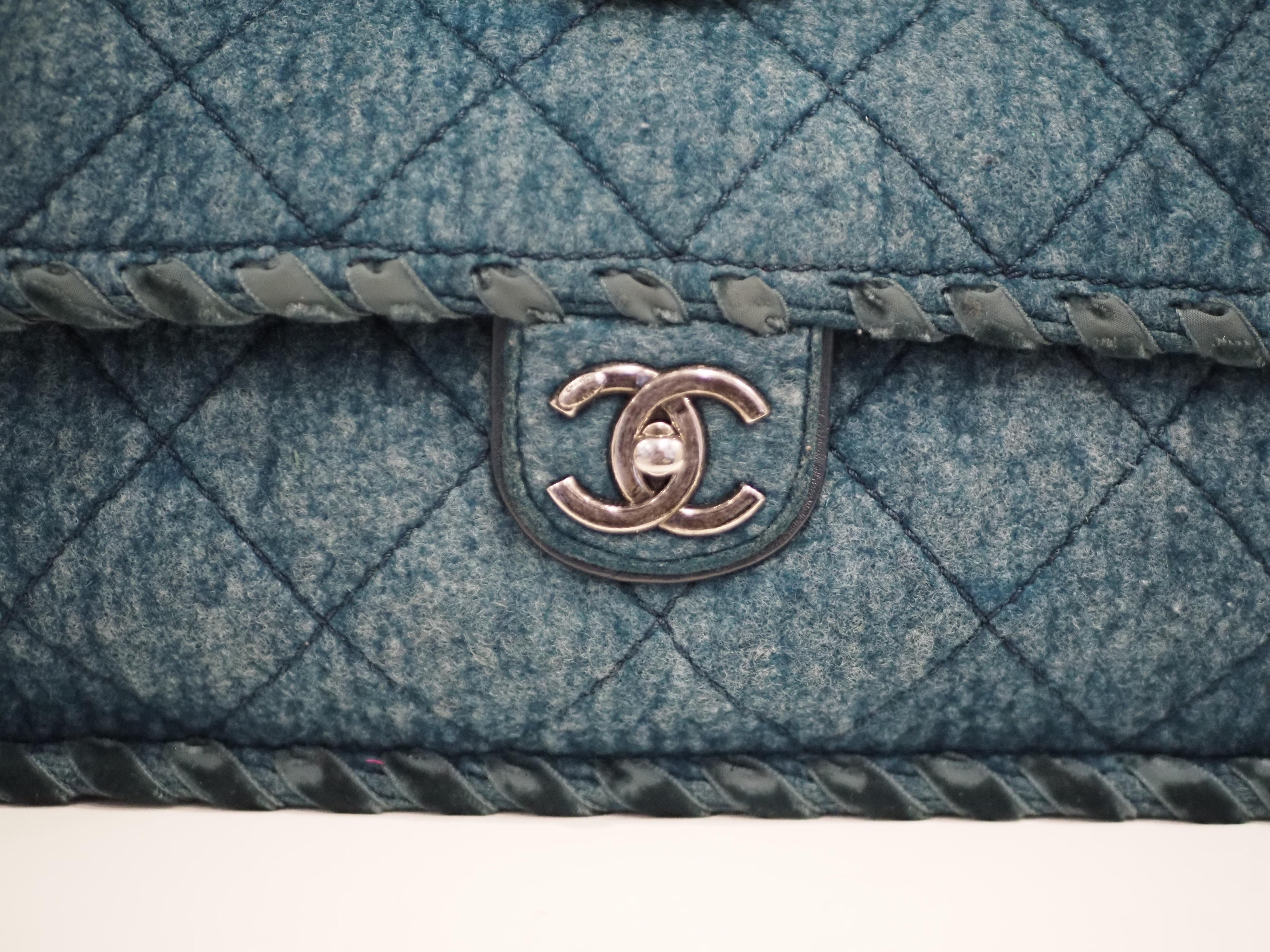 Chanel timeless blue fabric shoulder bag For Sale 4