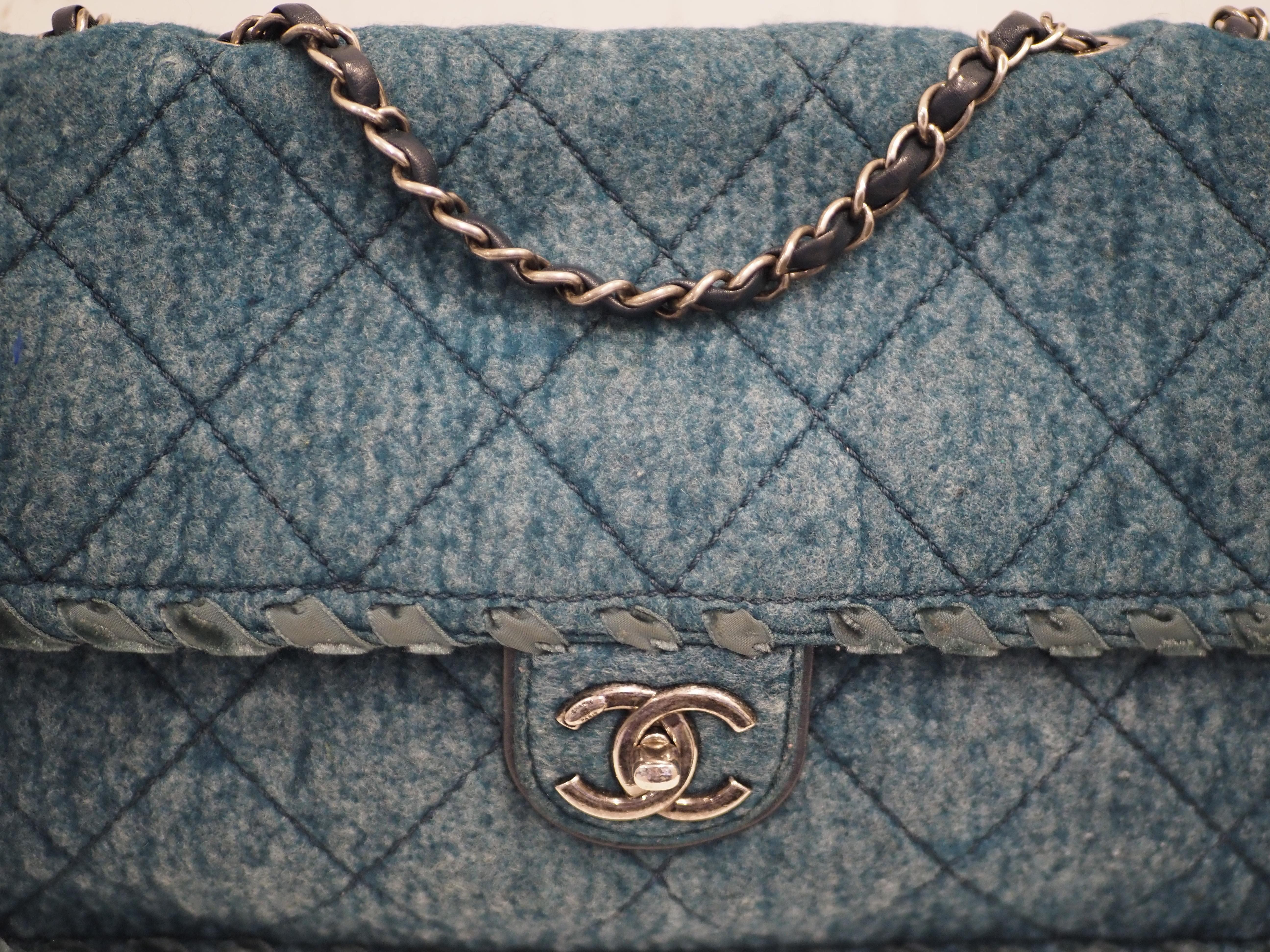 Chanel timeless blue fabric shoulder bag For Sale 5
