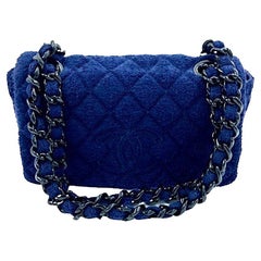 CHANEL Sac en ponge bleu intemporel