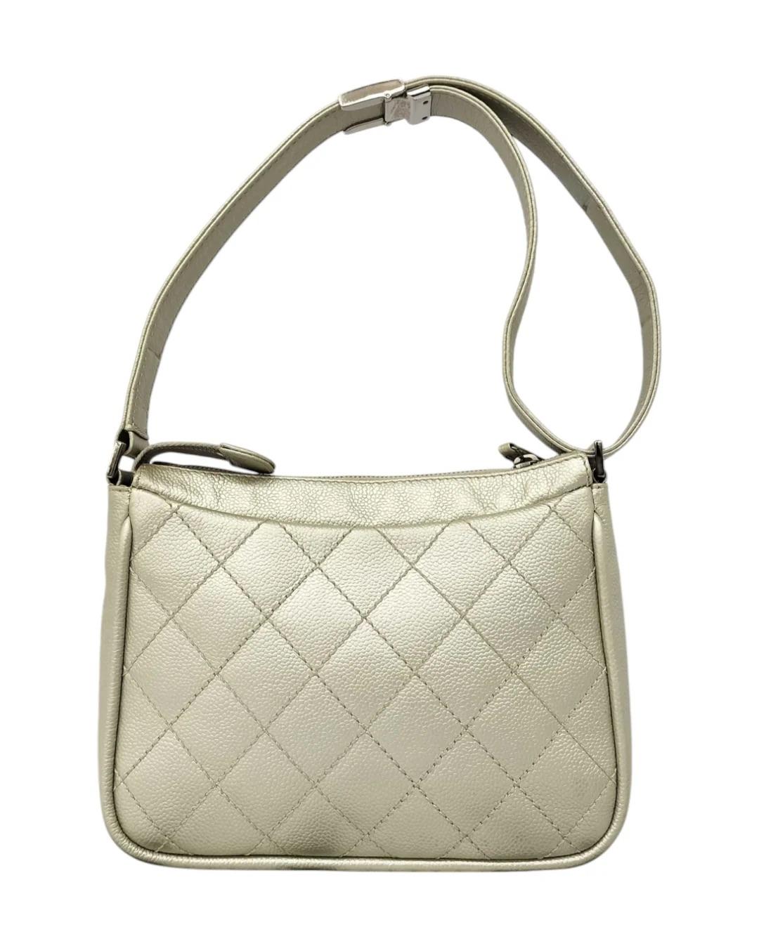 Chanel Timeless Kaviar Hobo Tasche in neutralem Perlenleder mit silberner Hardware (Beige) im Angebot