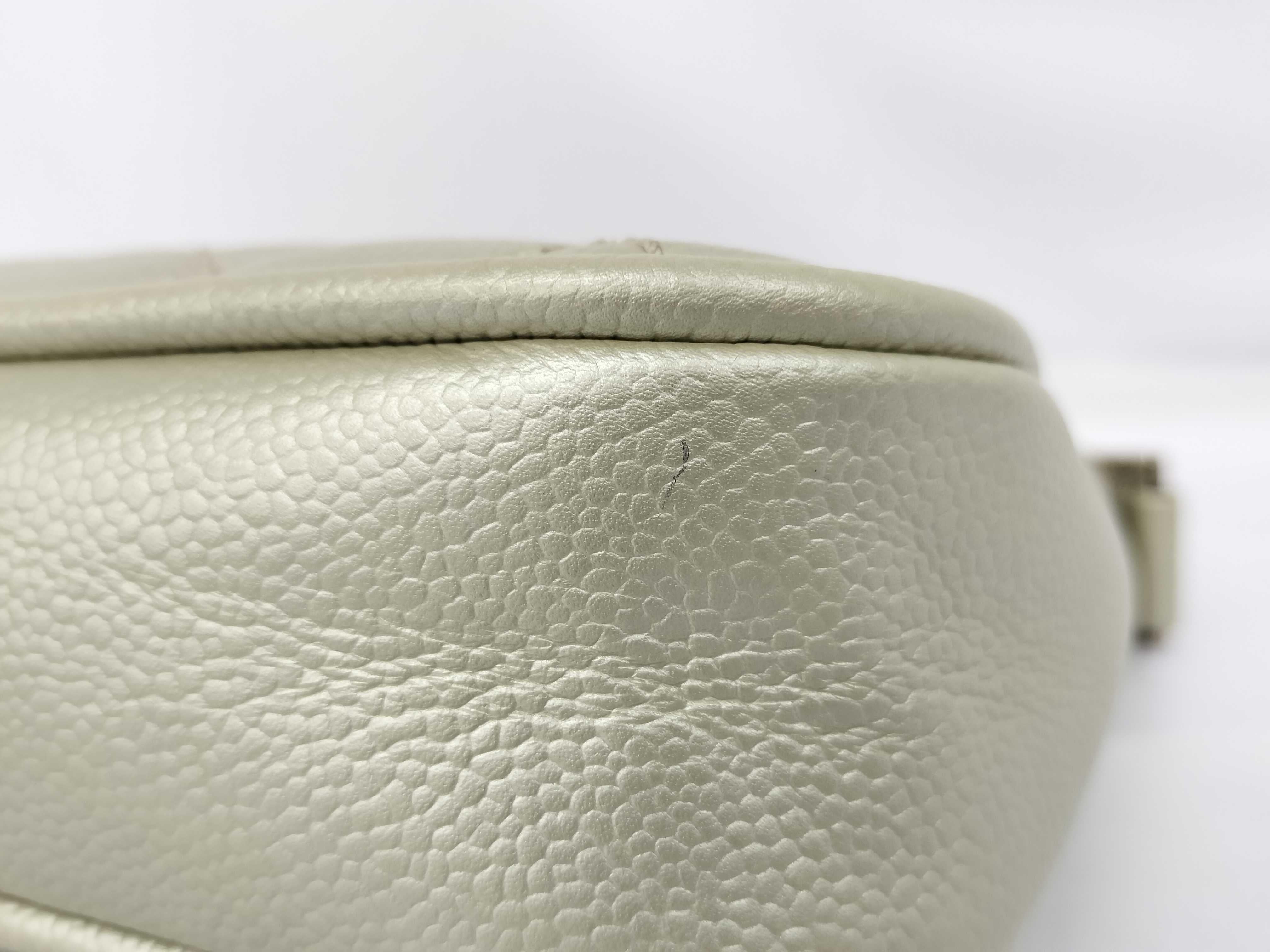 Chanel Timeless Kaviar Hobo Tasche in neutralem Perlenleder mit silberner Hardware im Angebot 1