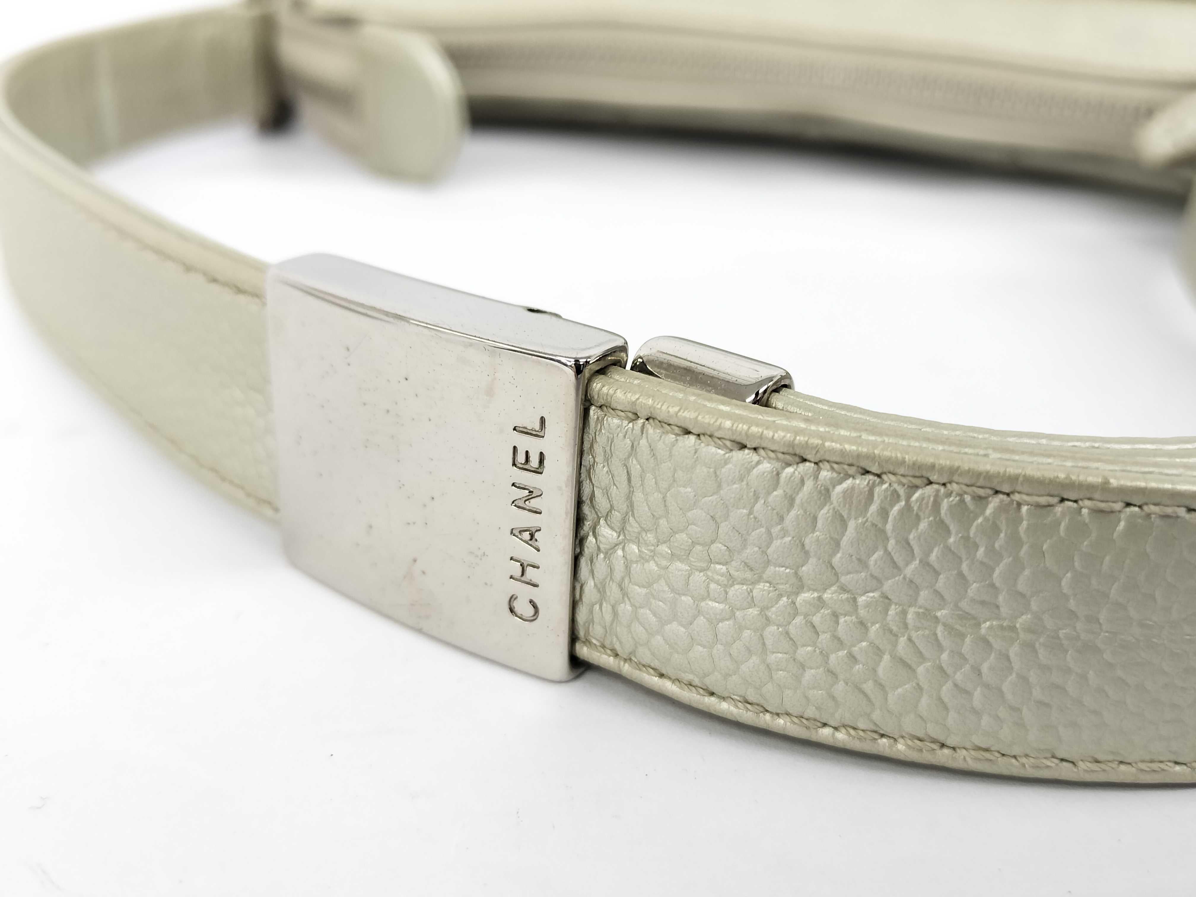 Chanel Timeless Kaviar Hobo Tasche in neutralem Perlenleder mit silberner Hardware im Angebot 2