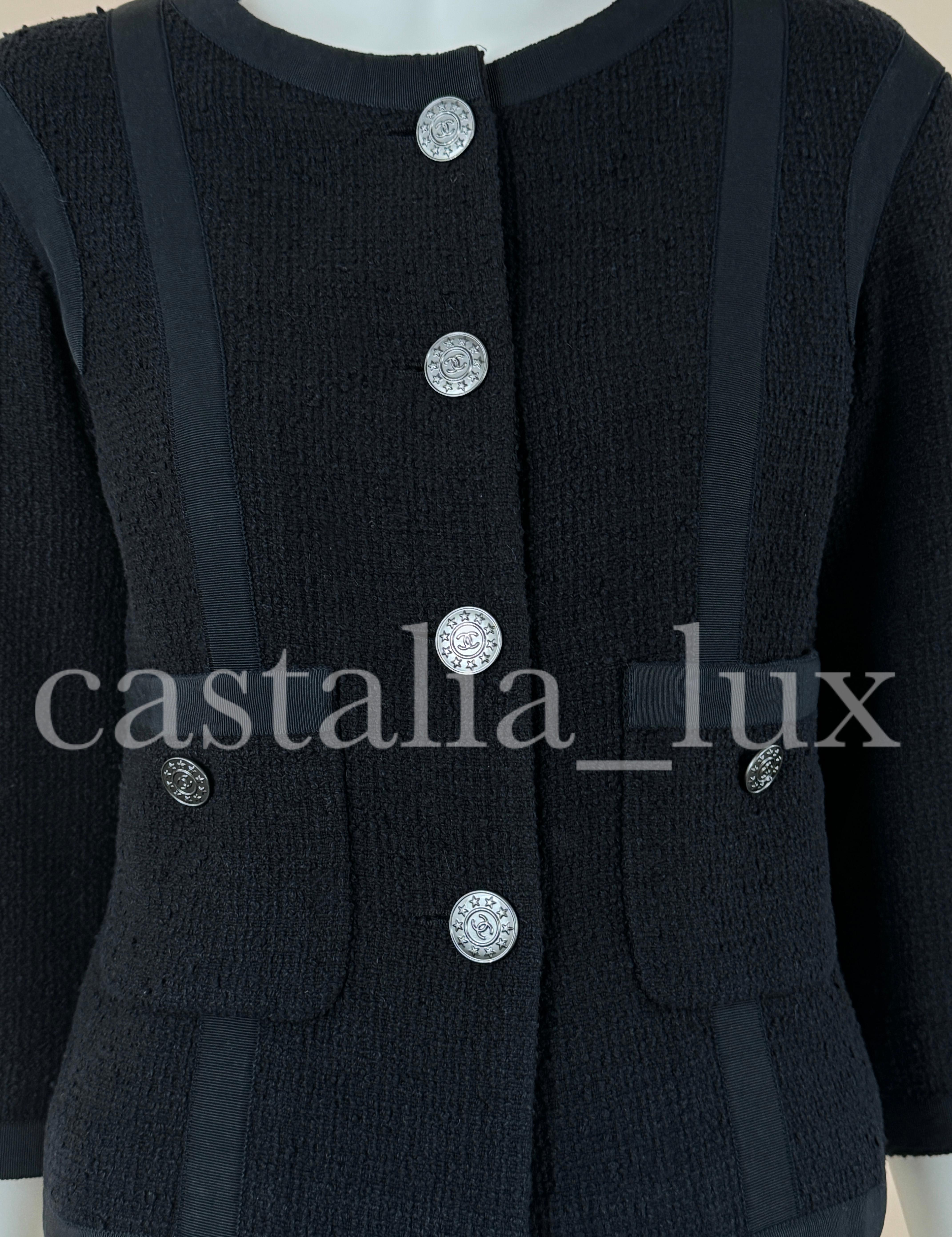 Chanel Timeless CC Buttons Black Tweed Jacket In Excellent Condition For Sale In Dubai, AE