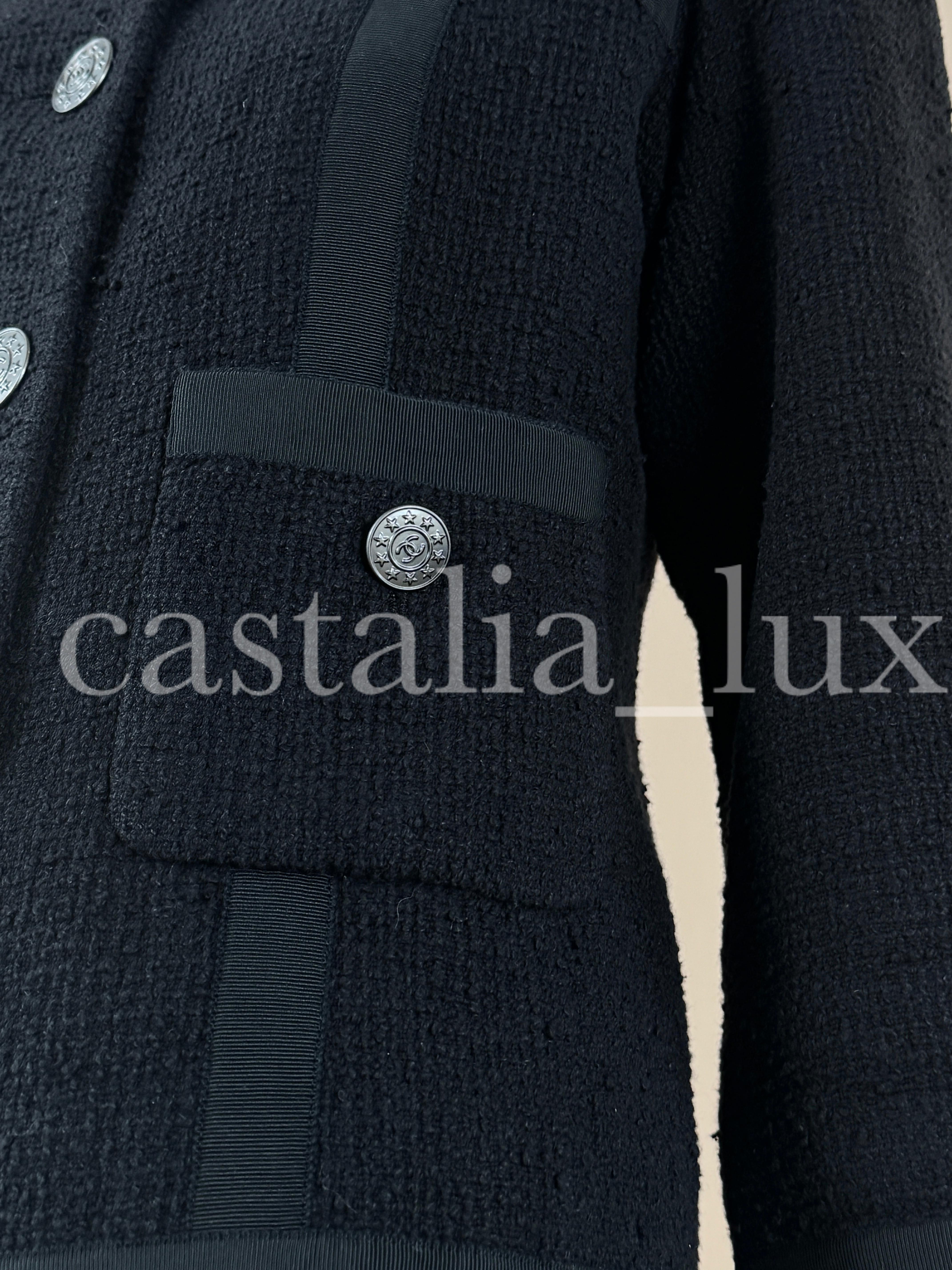 Chanel - Timeless - Veste en tweed noir à boutons CC Unisexe en vente