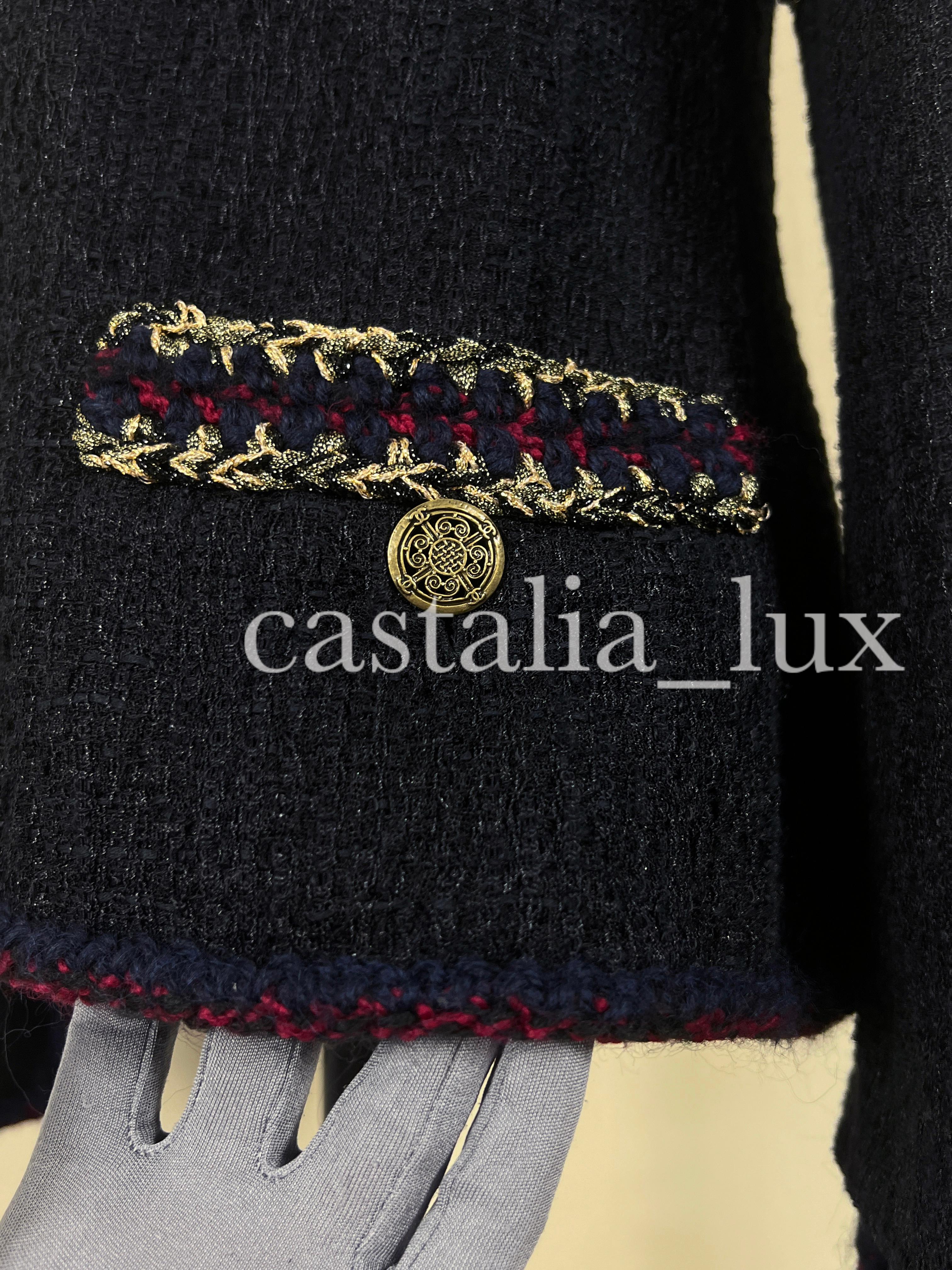 Chanel - Timeless - Veste en tweed noir à boutons CC en vente 3