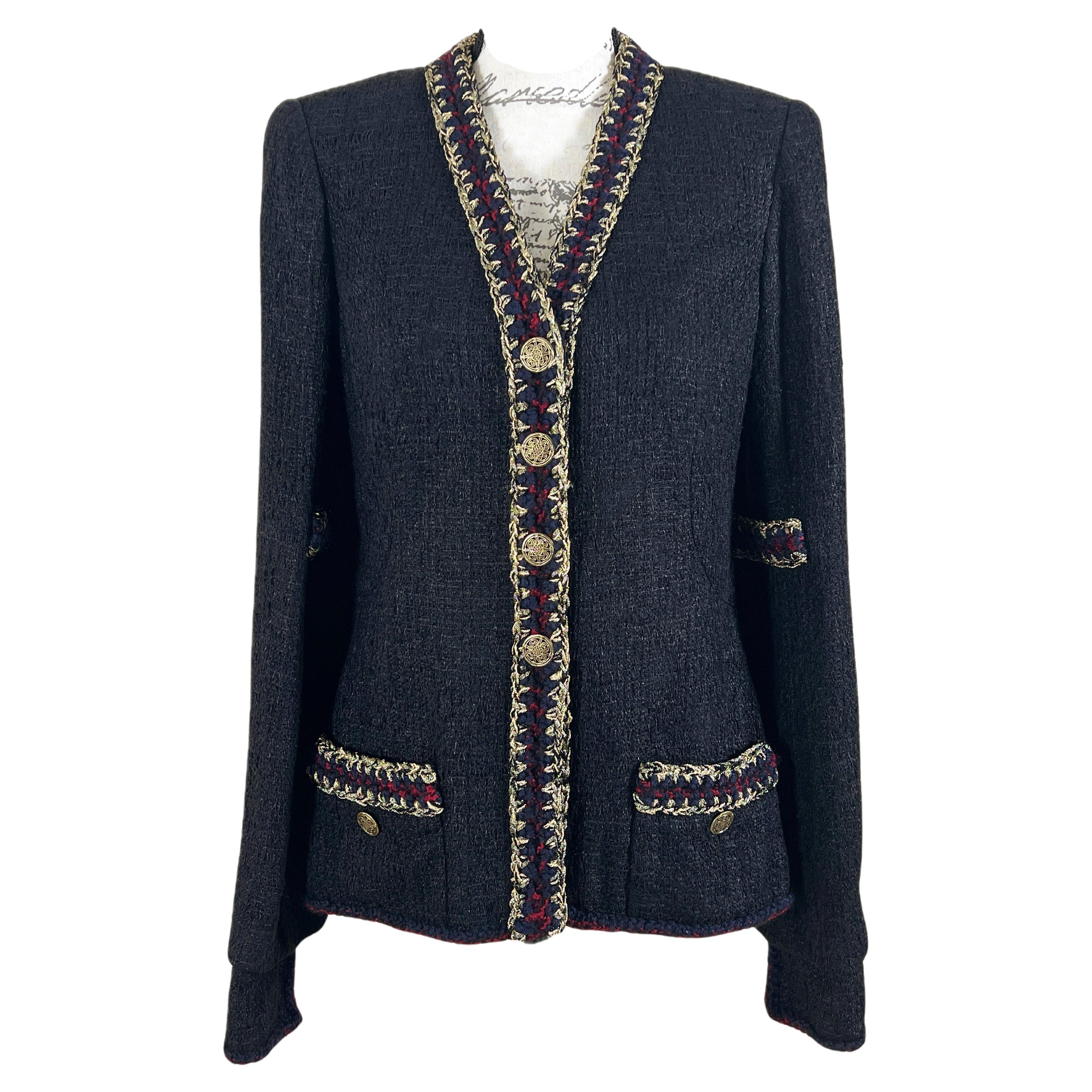 Chanel - Timeless - Veste en tweed noir à boutons CC en vente