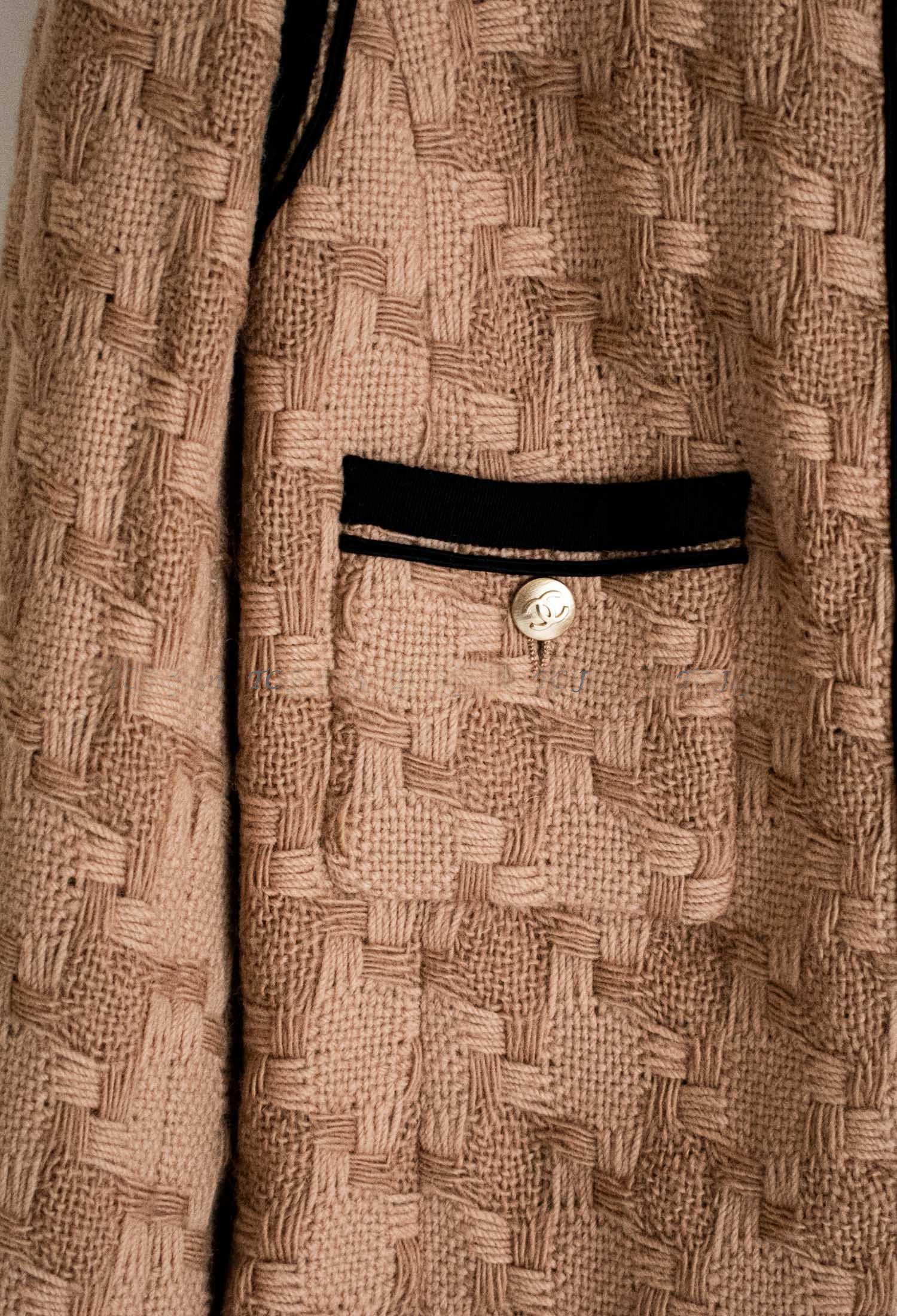 Chanel Timeless CC Buttons Nude Beige Tweed Jacket 3