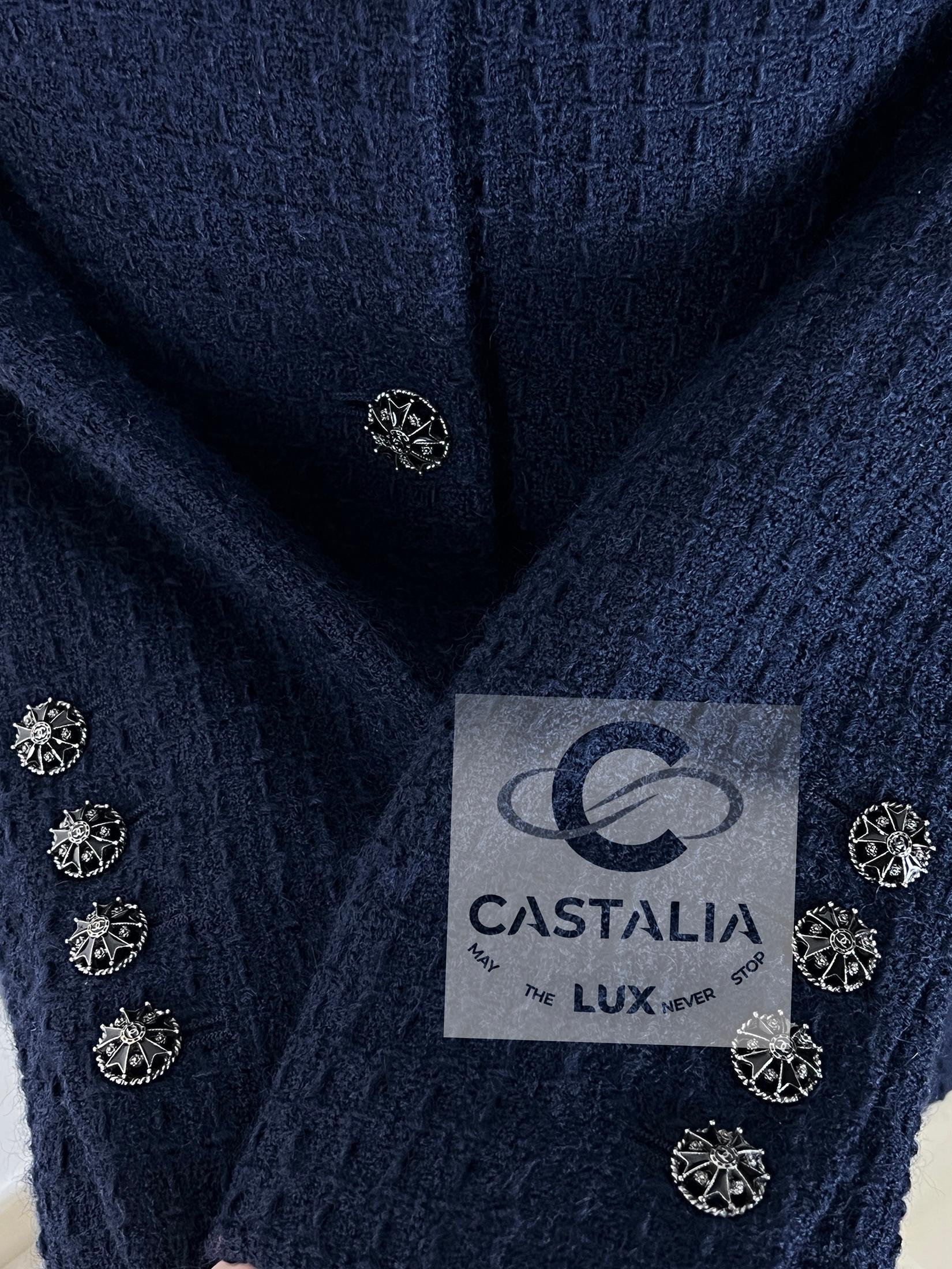Black Chanel Timeless CC Gripoix Buttons Navy Tweed Jacket 38 FR For Sale