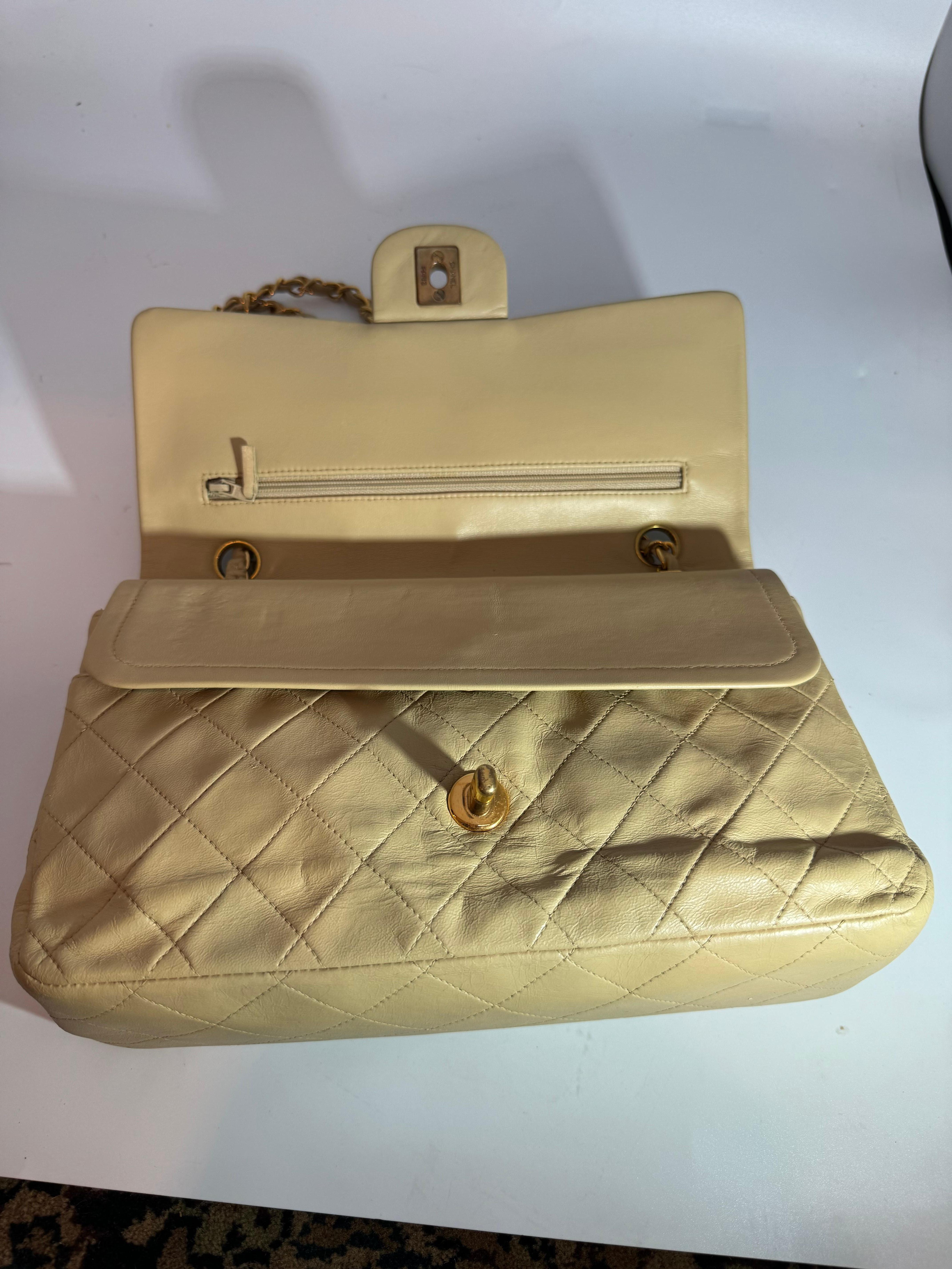 Women's Chanel Timeless/Classic double Flap shoulder bag in beige , CC Logo, Vintage For Sale