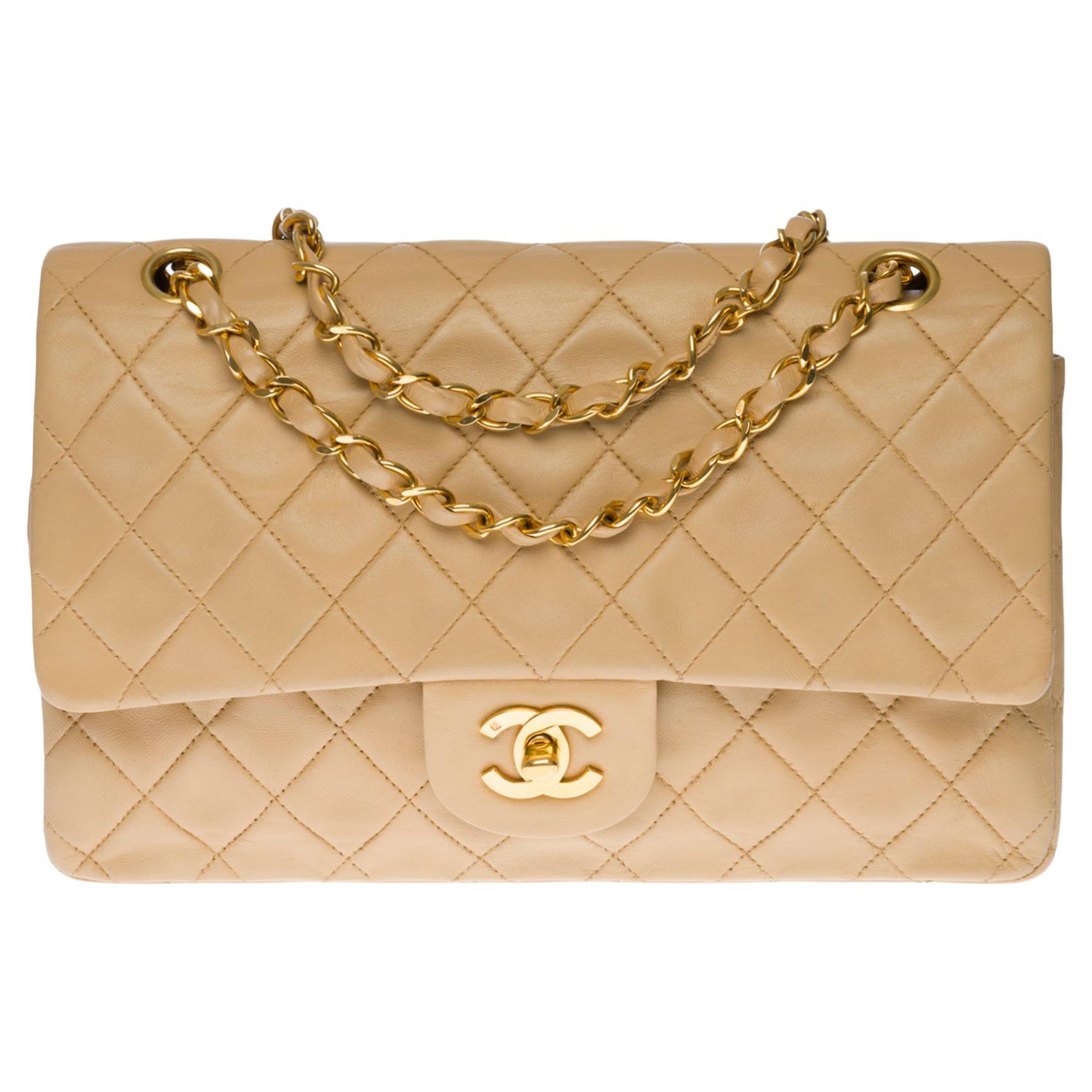 Chanel Timeless/Classic double Flap shoulder bag in beige quilted