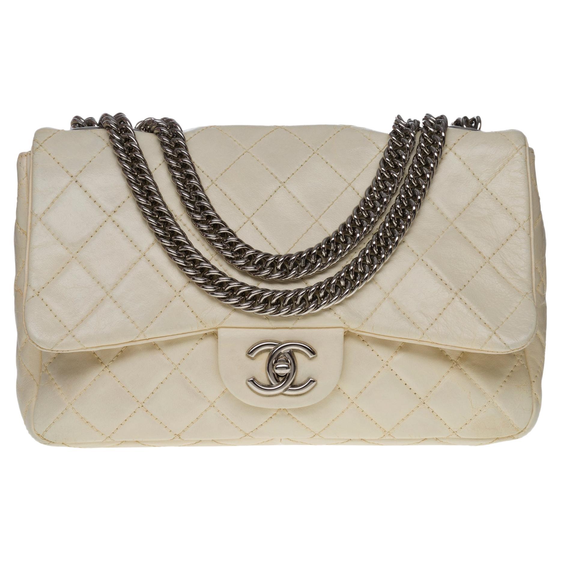 Chanel Timeless/Classic double Flap shoulder bag in Beige quilted