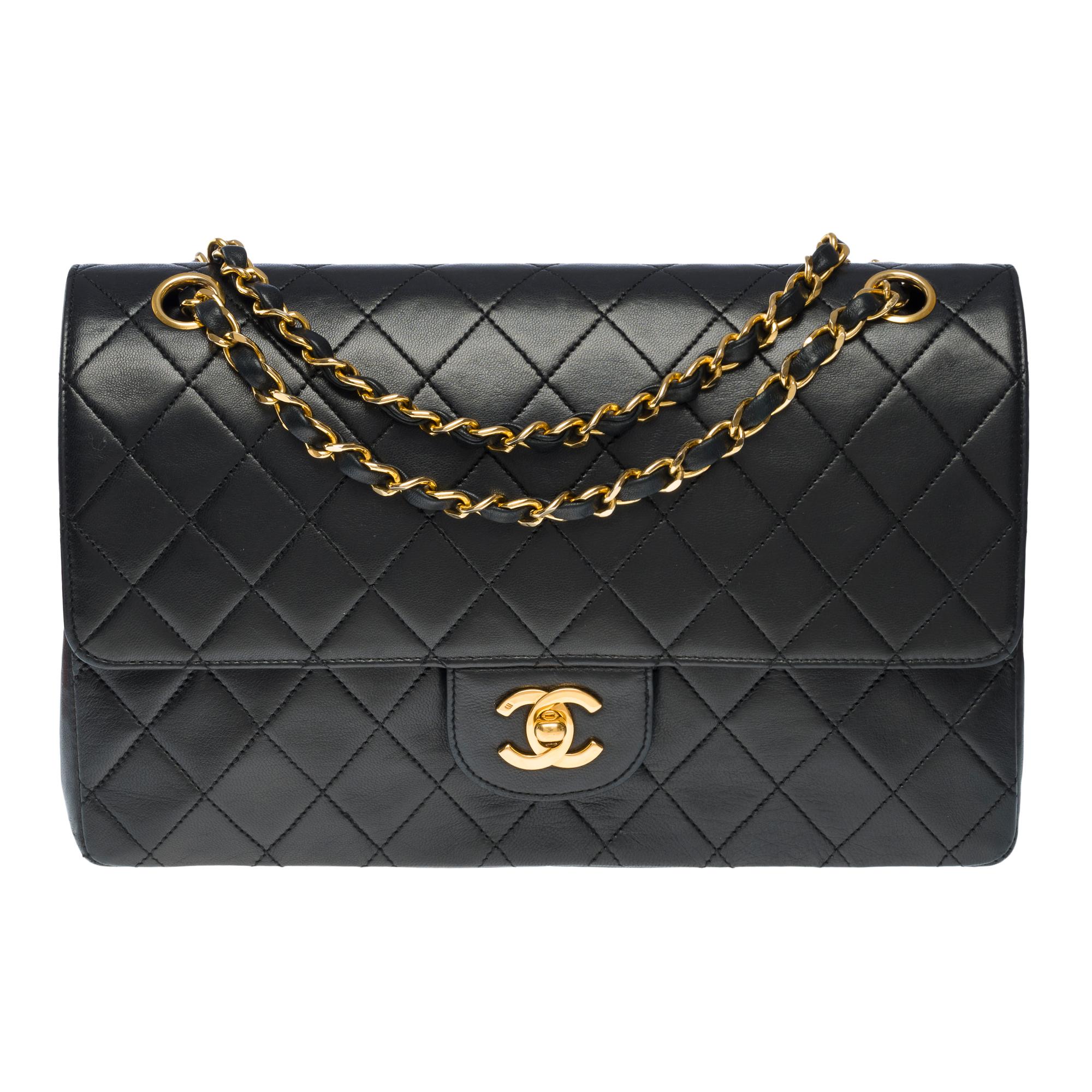 Chanel Timeless/Classic double flap shoulder bag in black quilted lambskin , GHW In Good Condition In Paris, IDF
