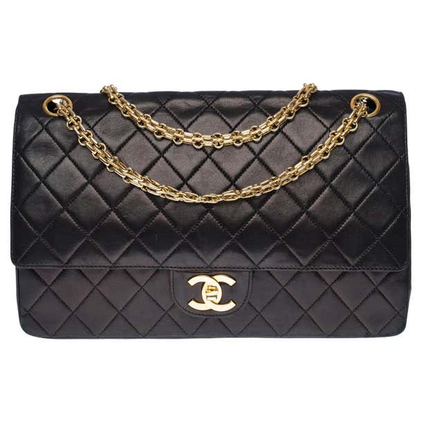 Chanel Timeless/Classic double Flap shoulder bag in black quilted ...